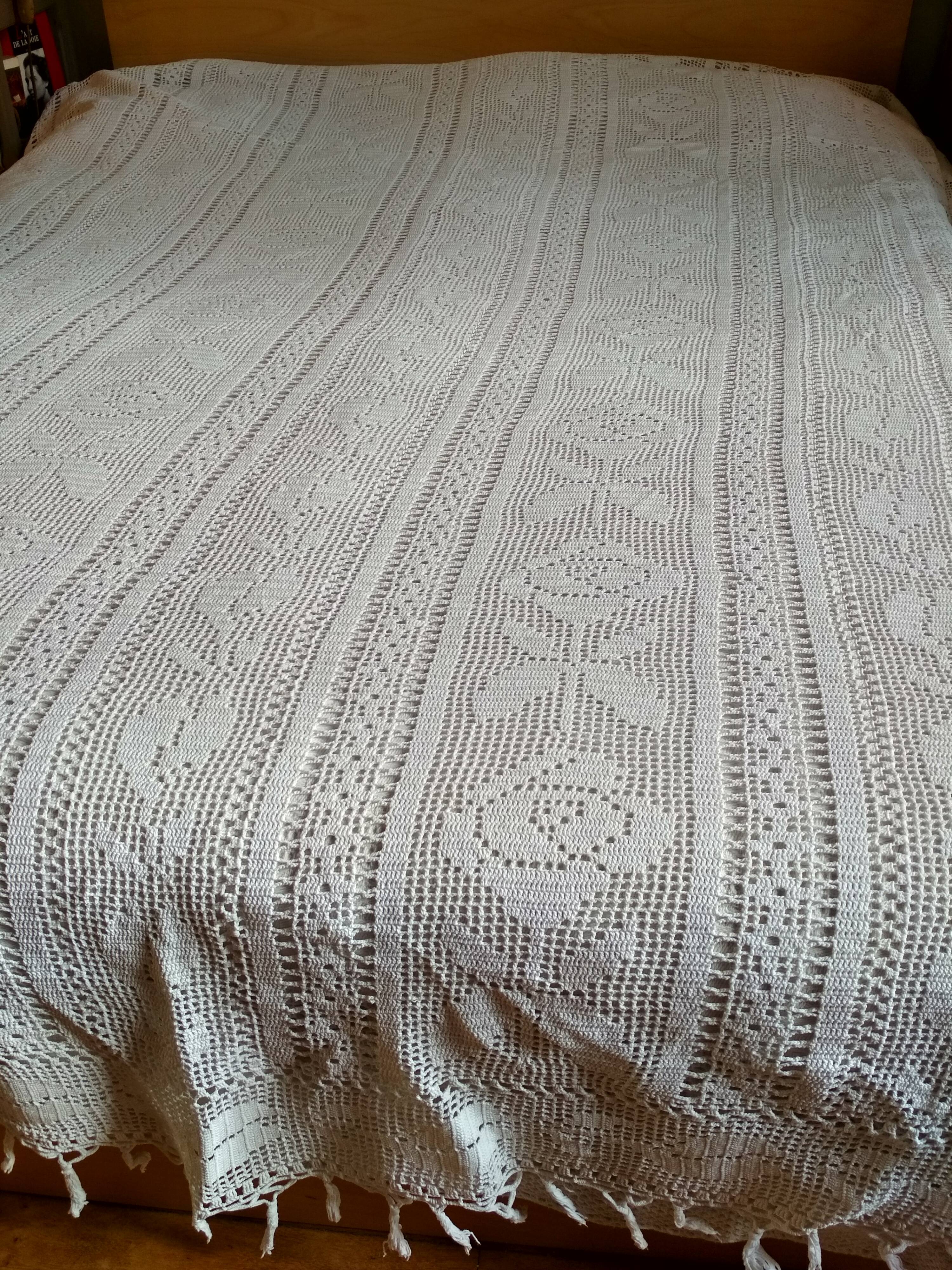 White cotton bedspread, Old crochet bed throw with flower patterns