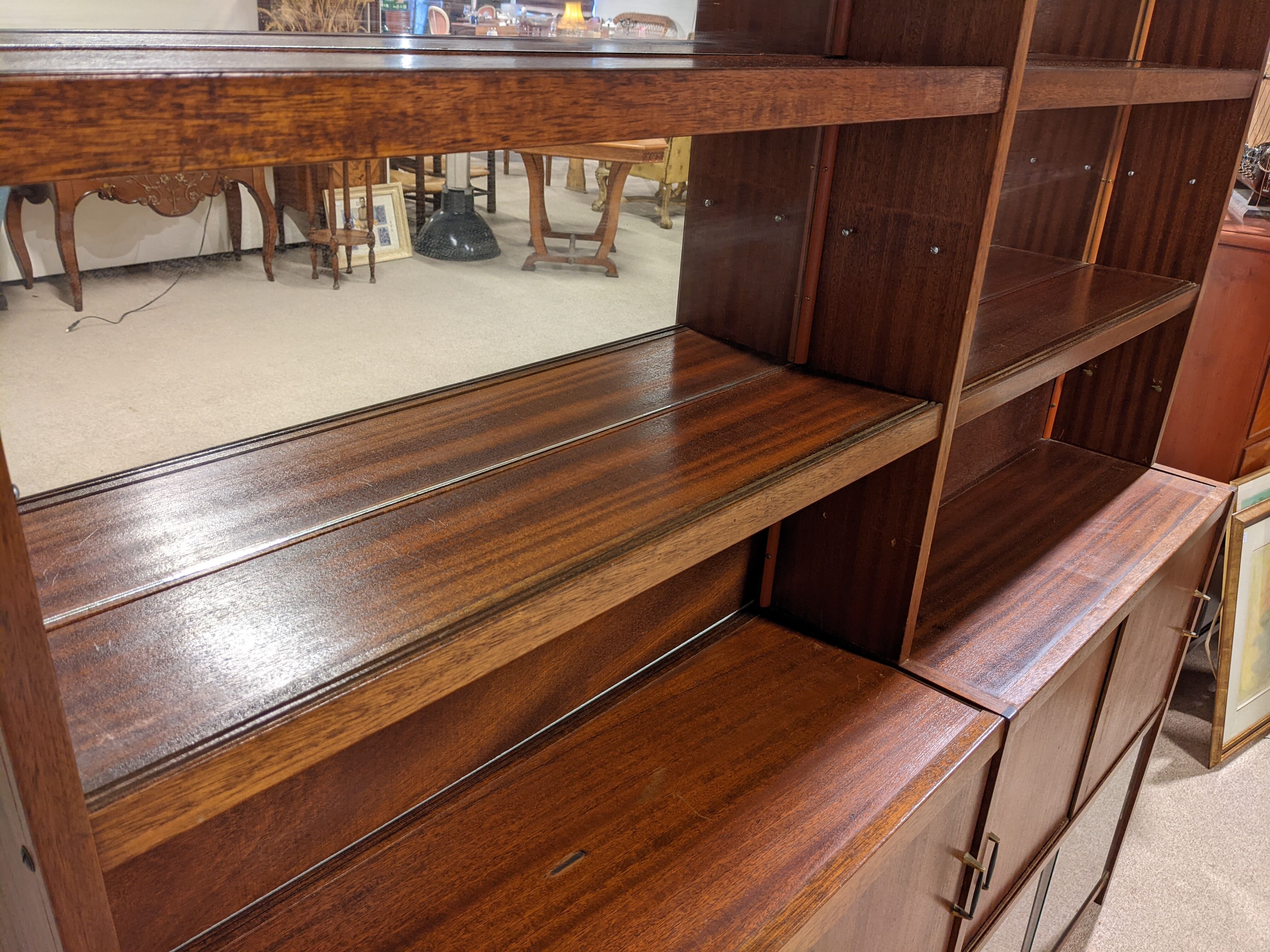 Large shallow showcase depth