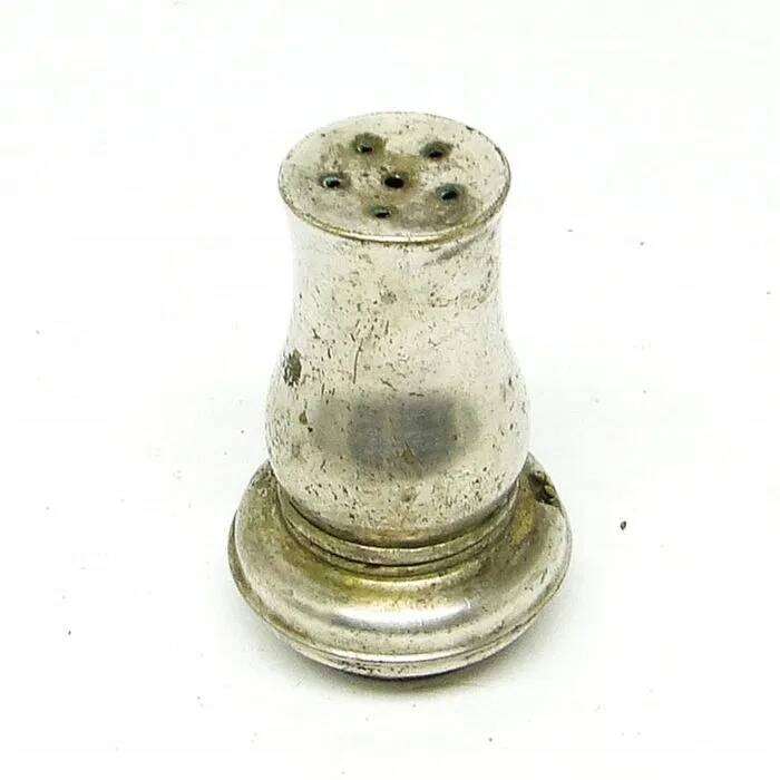 B5j salt shaker in art deco style
