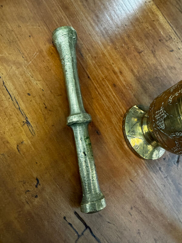Mortier et pilon en laiton doré
