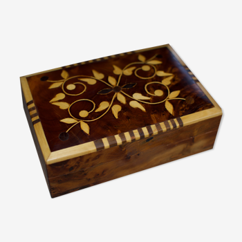 Olivier box with marquetry