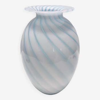 Vase en verre de Murano avec cannes bleu clair et blanches, Italie