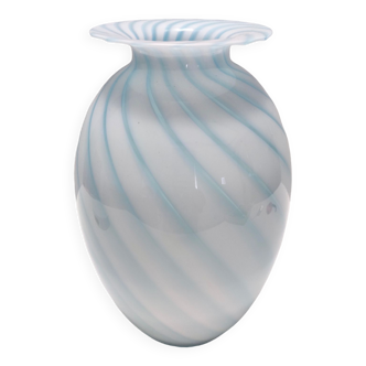 Vase en verre de Murano avec cannes bleu clair et blanches, Italie