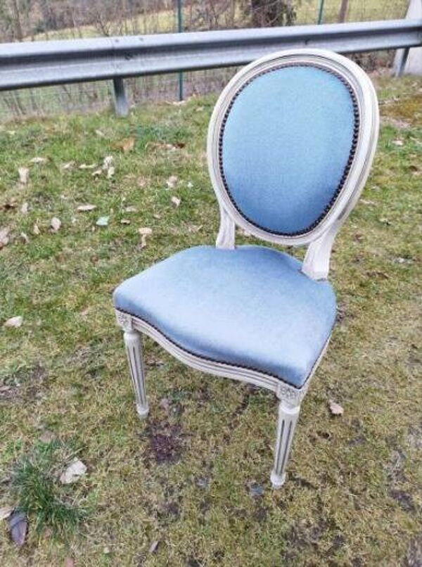 Chaise médaillon style Louis XVI