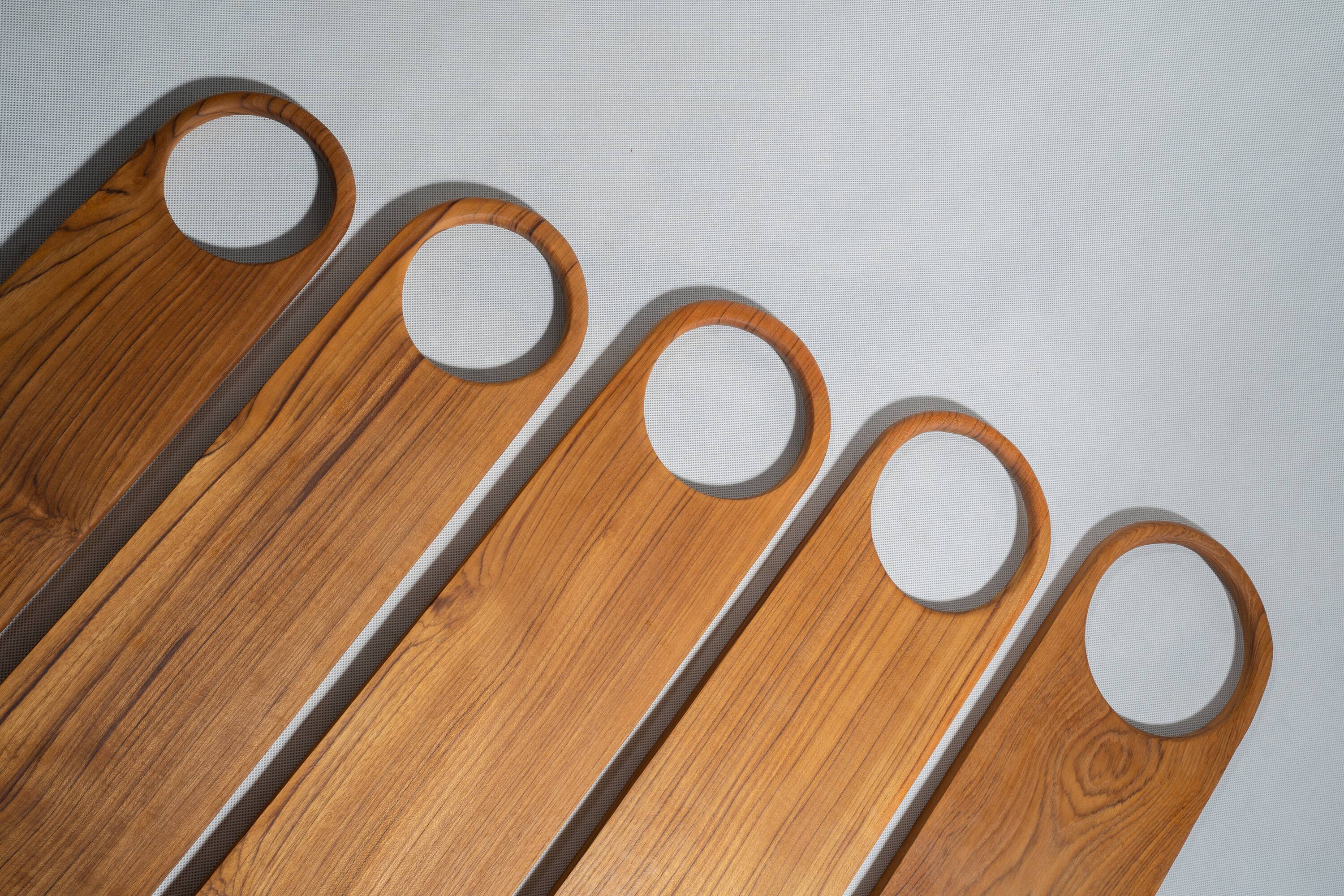 Cutting or presentation board of monoxyl teak with handle (T1)