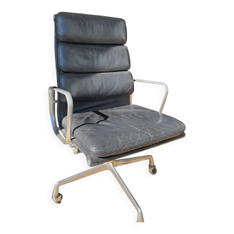 Eames soft pad chair in black leather, Herman Miller edition.