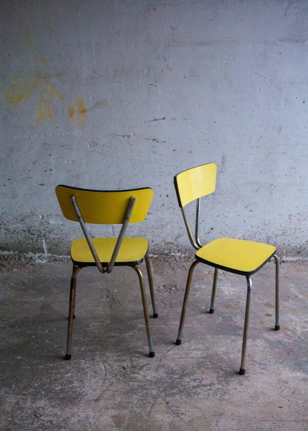 Lot de 4 chaises d’école vintage en formica jaune