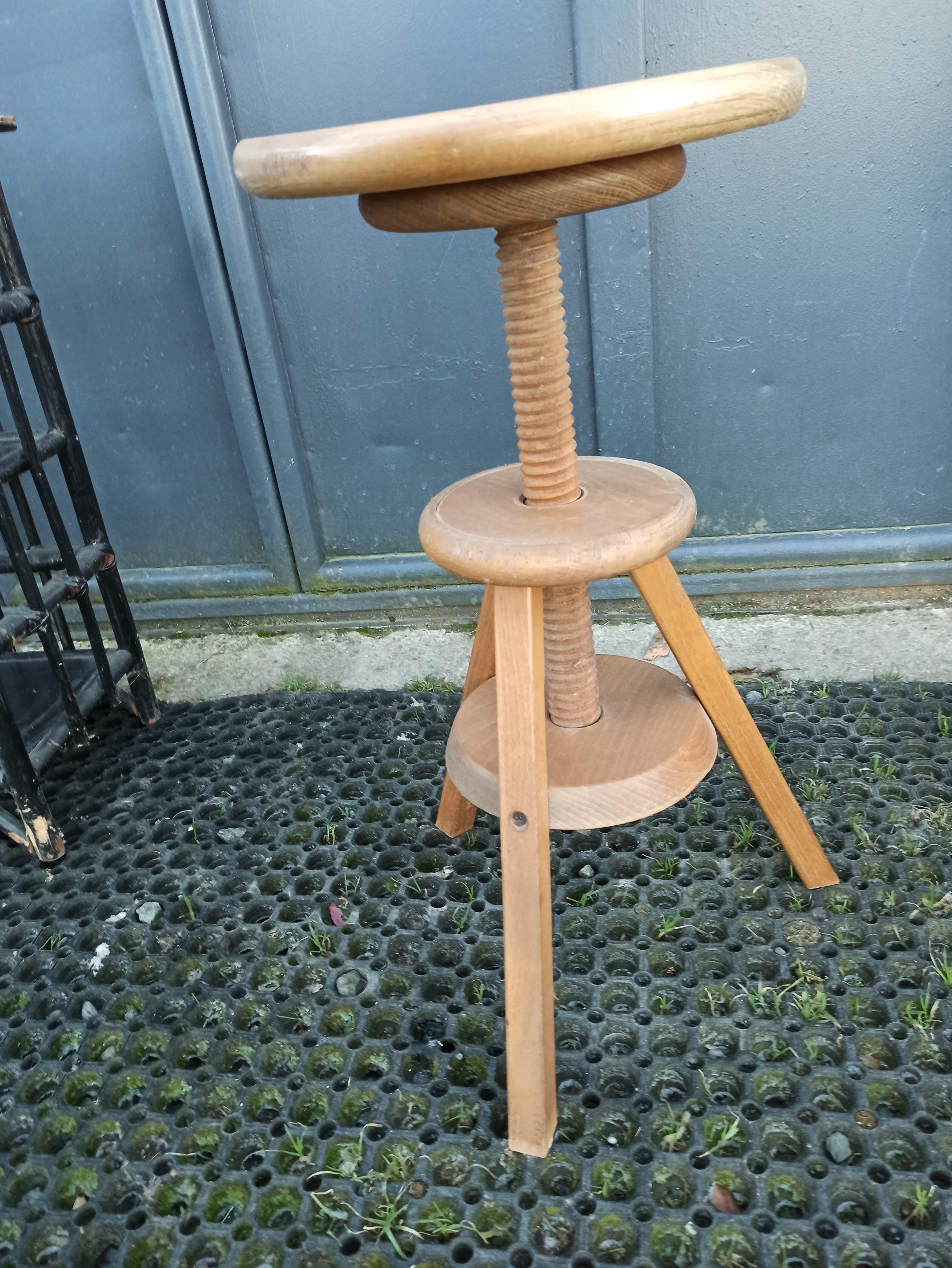 Wooden workshop screw stool from 46 to 65 cm