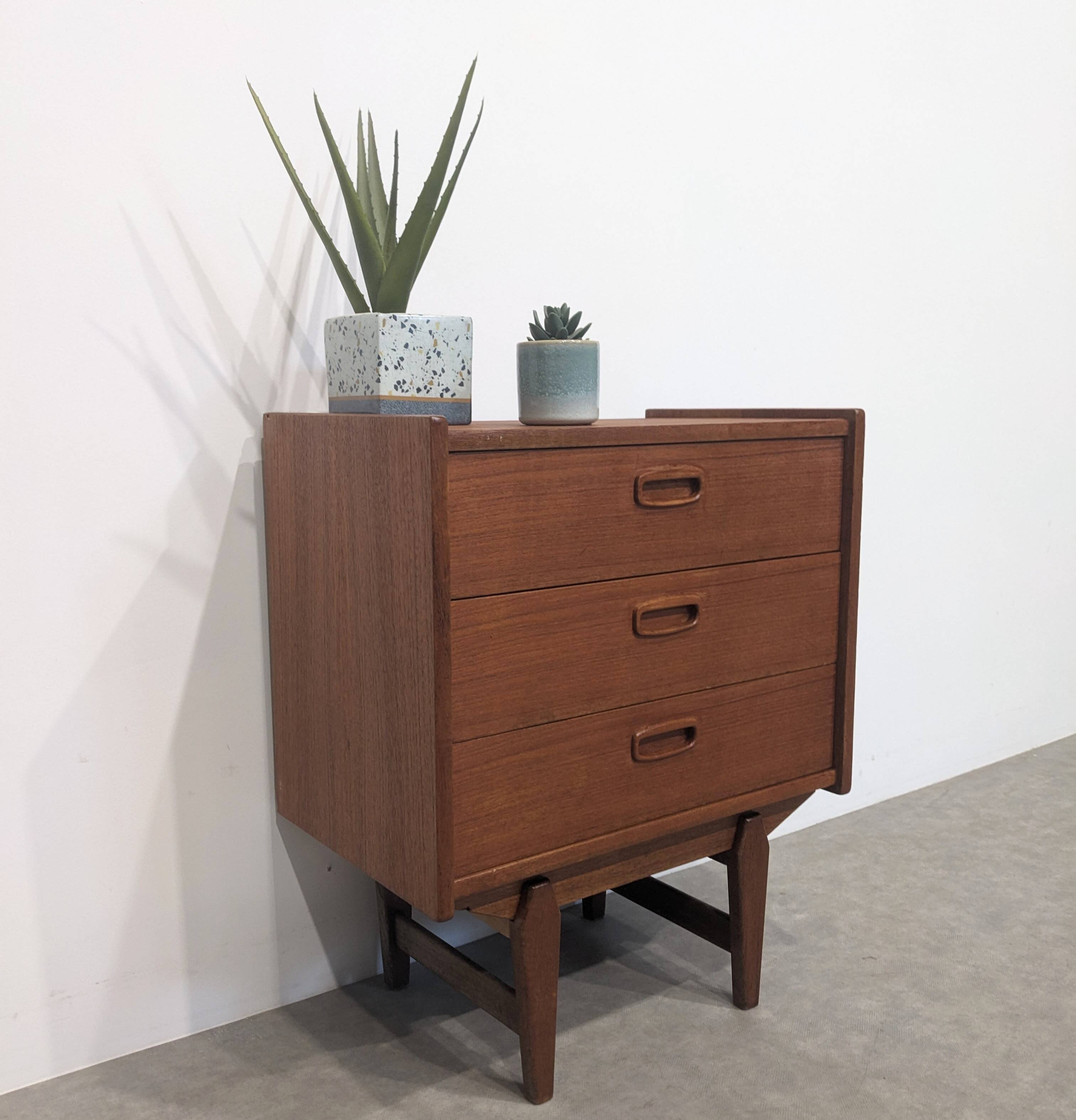 Vintage Scandinavian chest of drawers