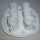 Tasses à café et plateau, vaisselle pour enfant en porcelaine ancienne