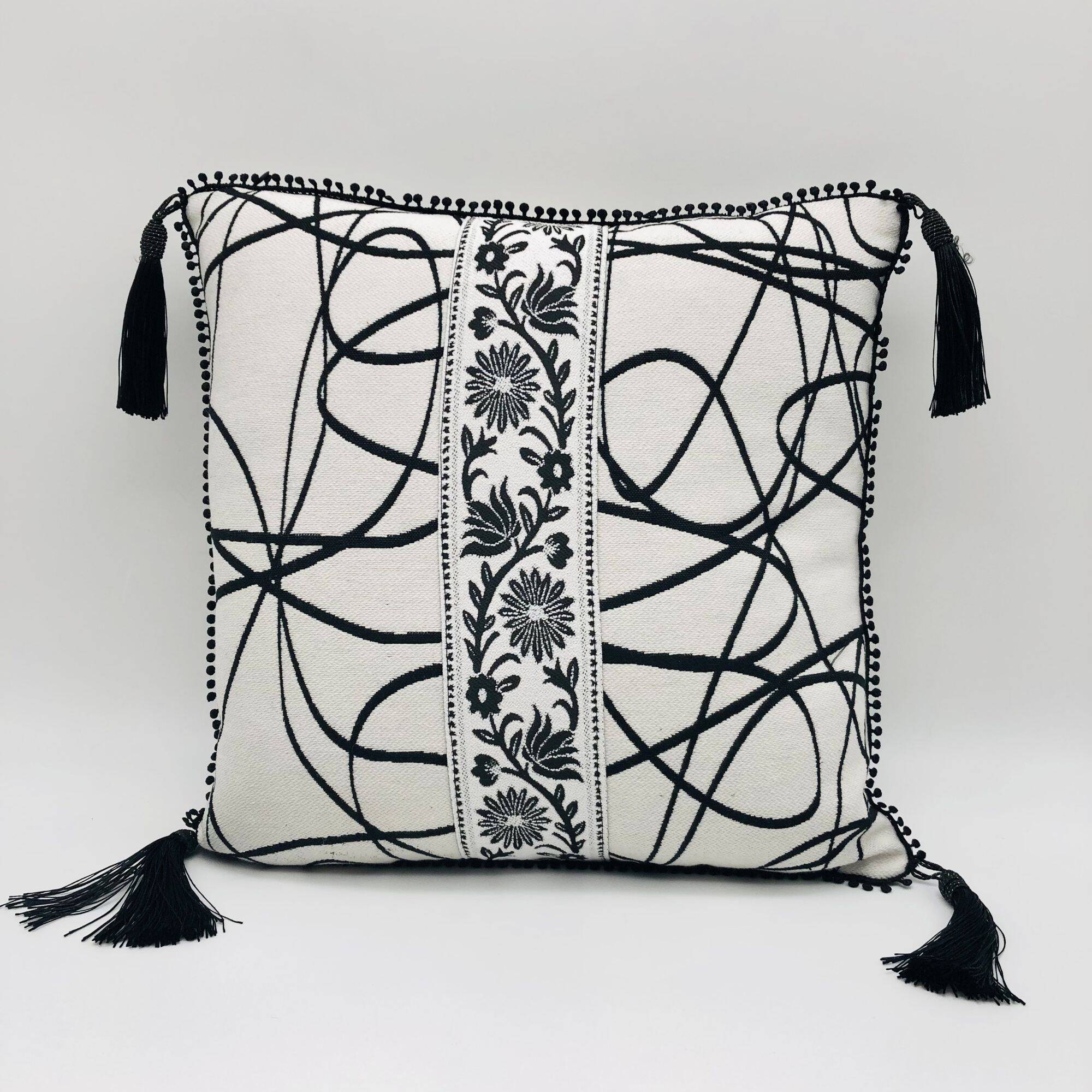 Square cushion, cover and insert, black and white. Ella model.