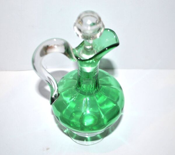 Carafe canette en cristal à côtes vénitiennes couleur vert – pichet à vin ancien