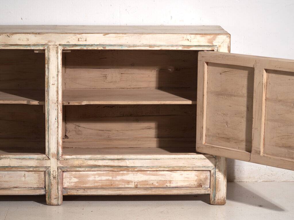 Buffet ancien peint en bois d’orme – Chine, vers 1900