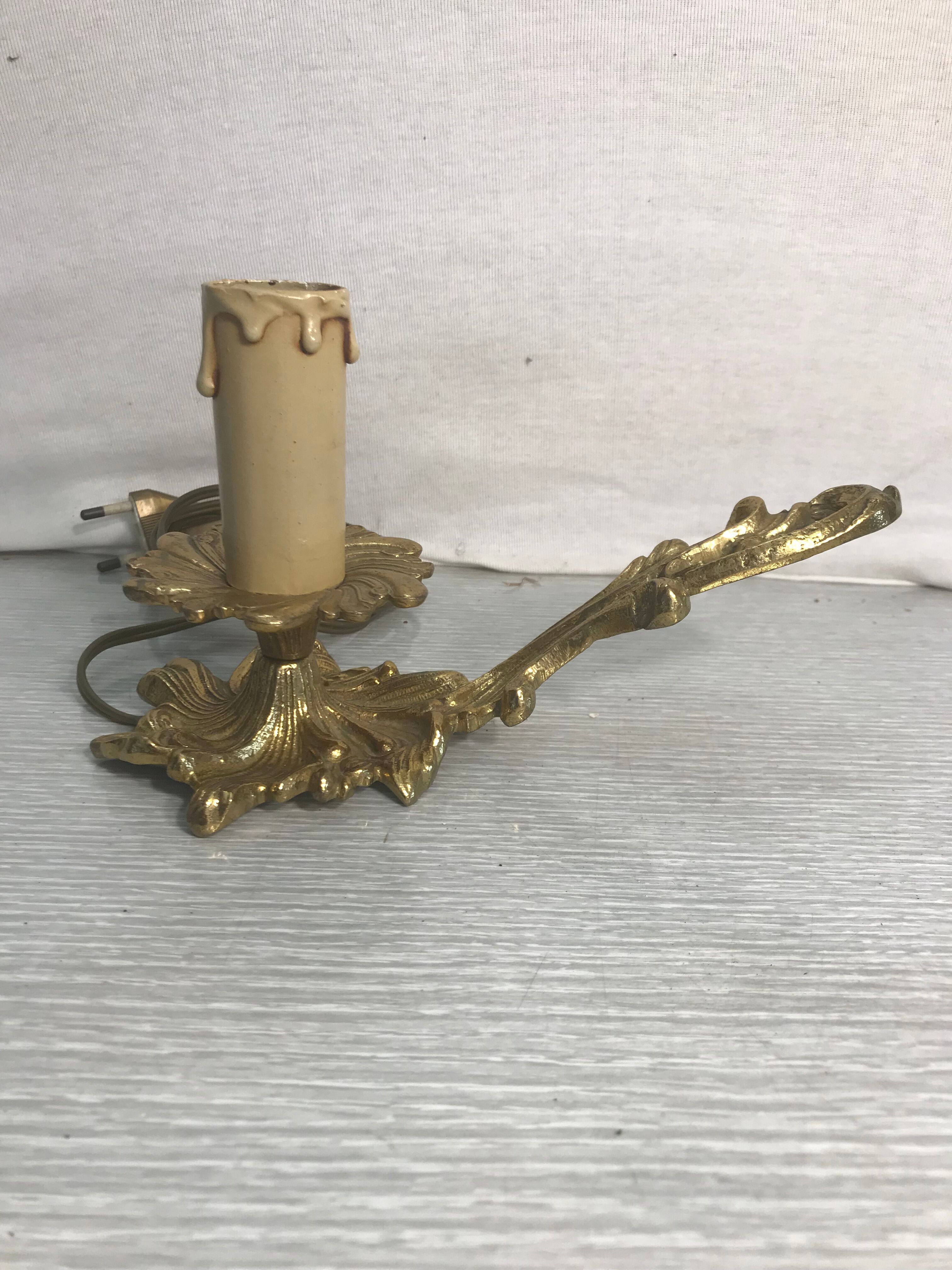 Former hand candleholder in golden bronze electrified vintage lamp