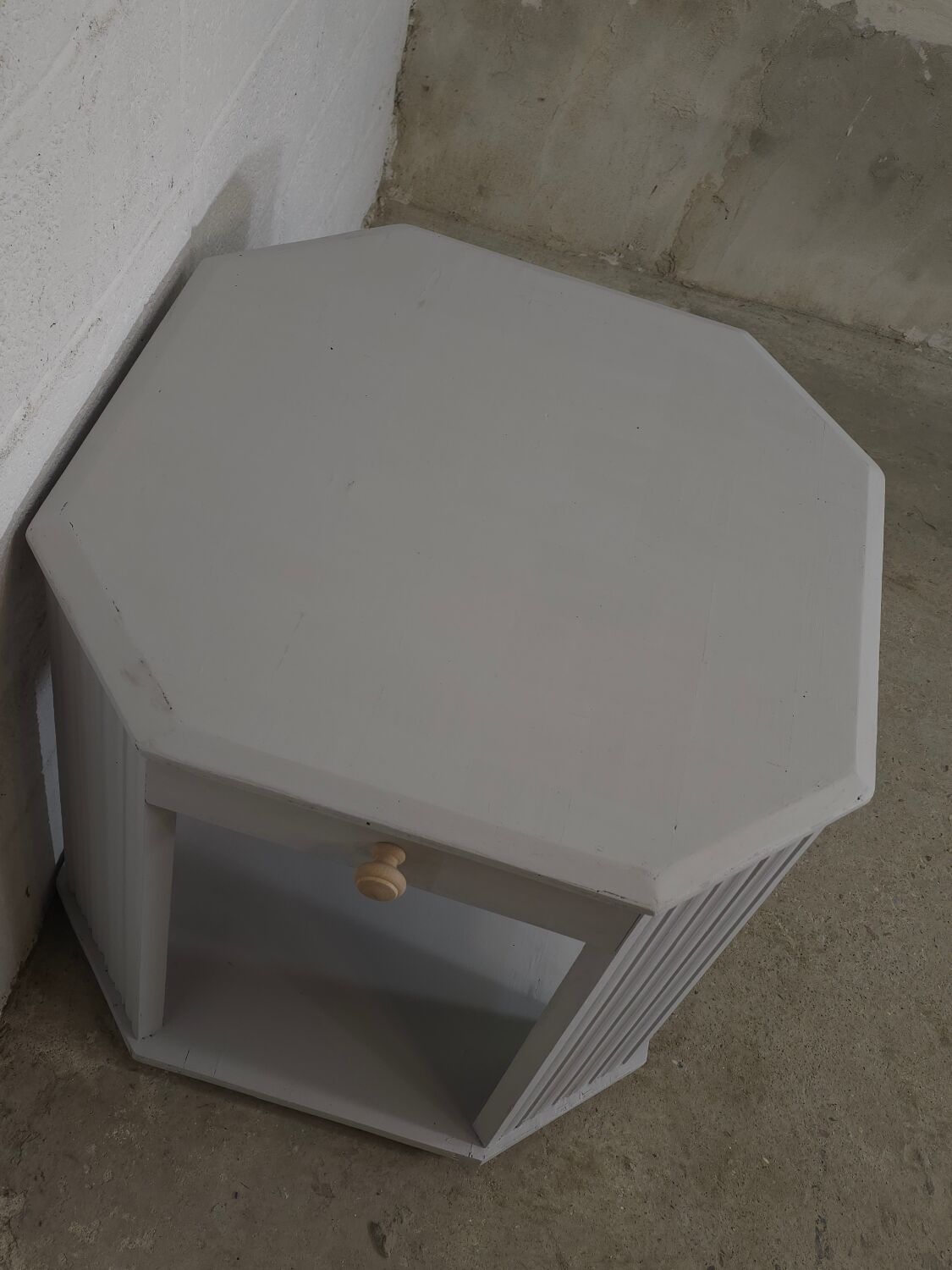 Art Deco side table repainted in "stormy" grey white
