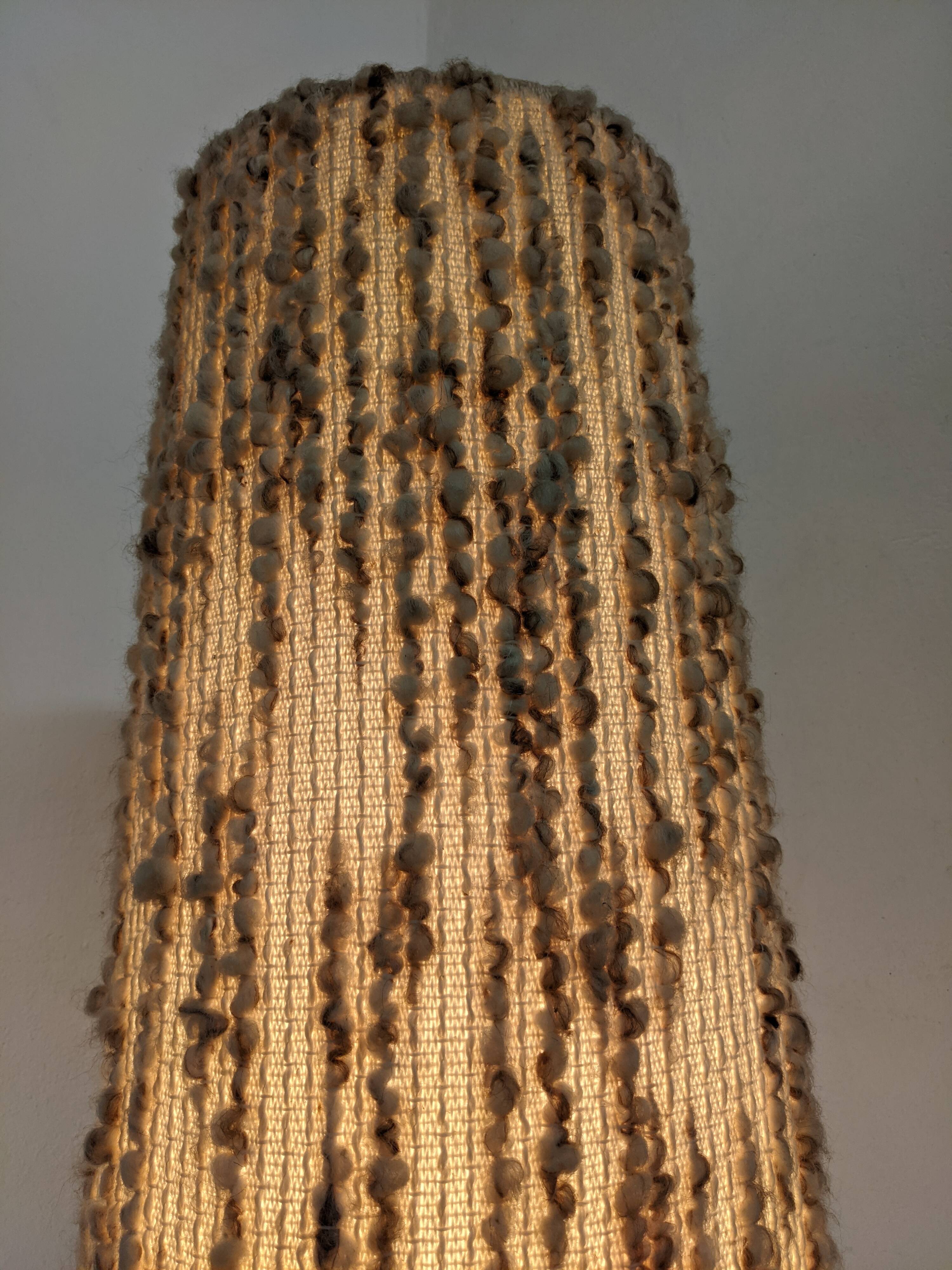 Lampe de sol en grès émaillé blanc et abat-jour en laine, années 60-70