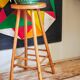 Tabouret de bar en bois blond massif vintage