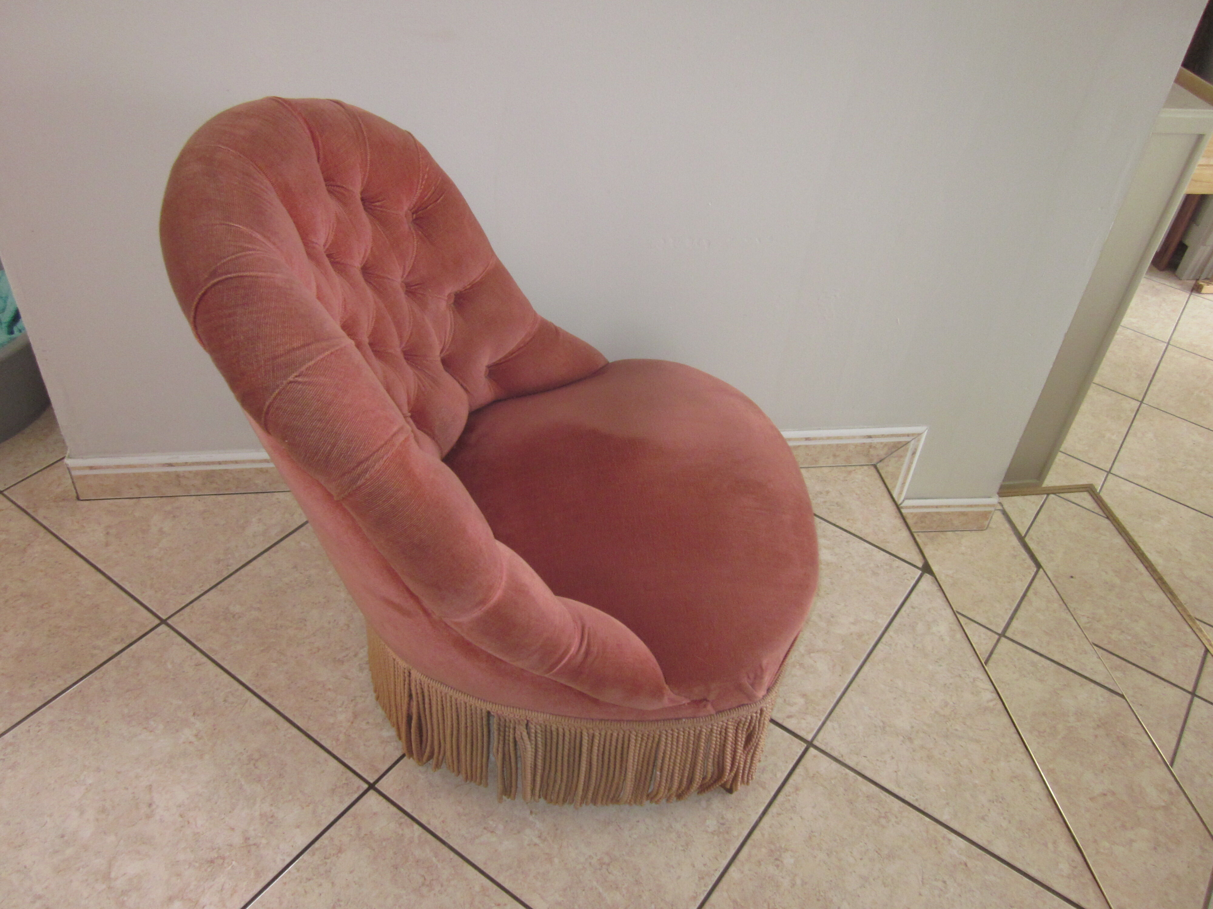 Pink padded toad chair