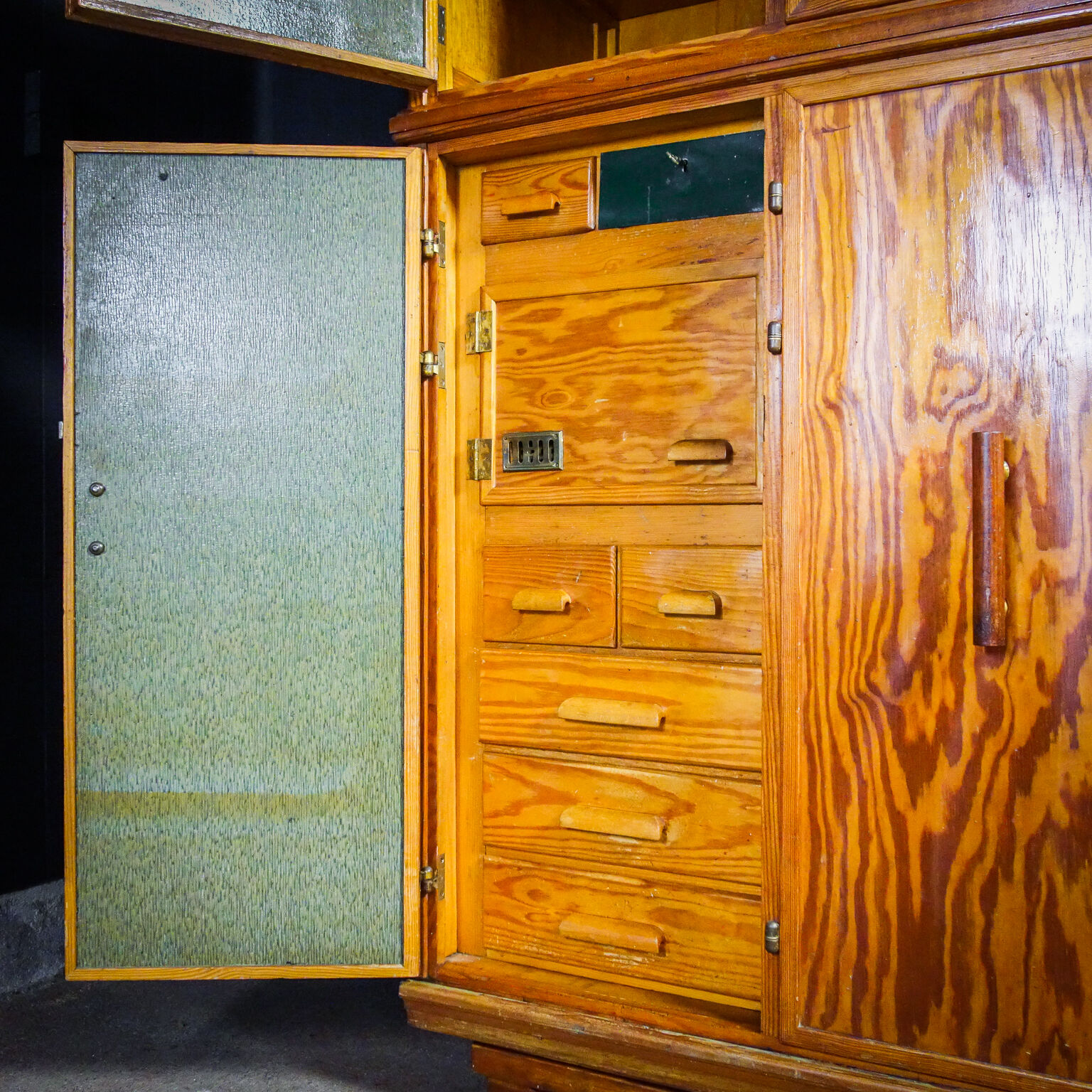 Armoire de cuisine vintage années 1950