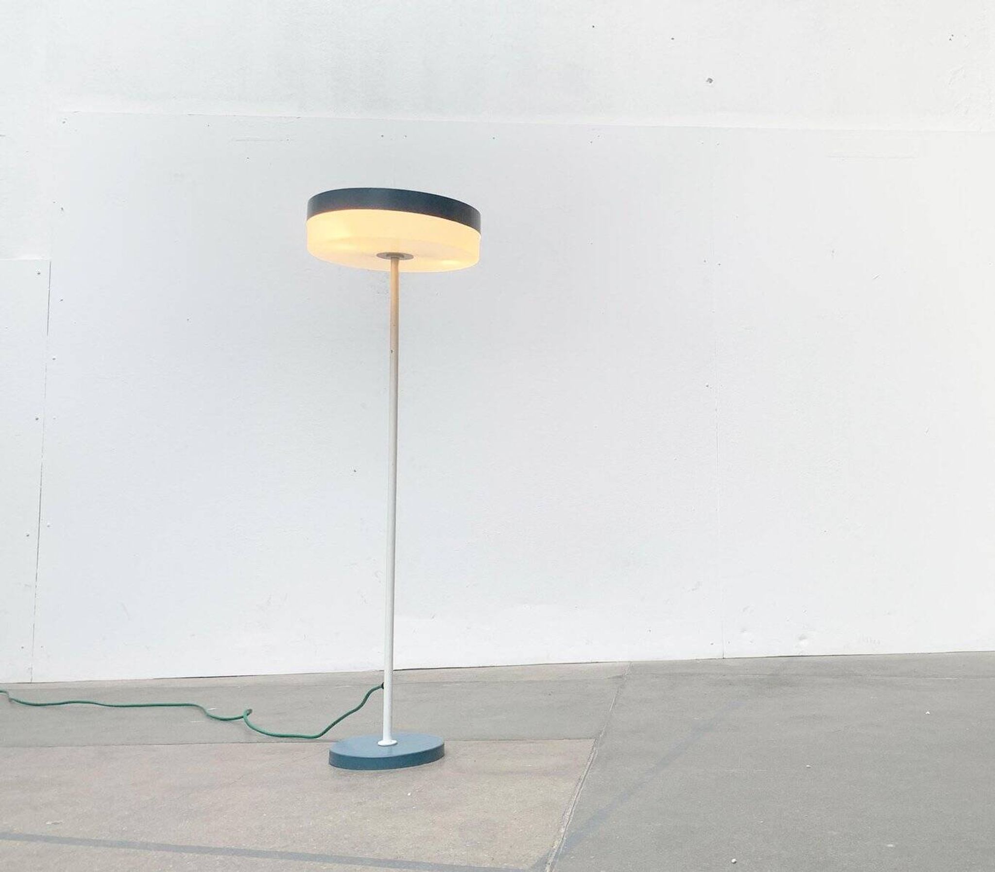 Lampadaire minimaliste de Bega, Allemagne