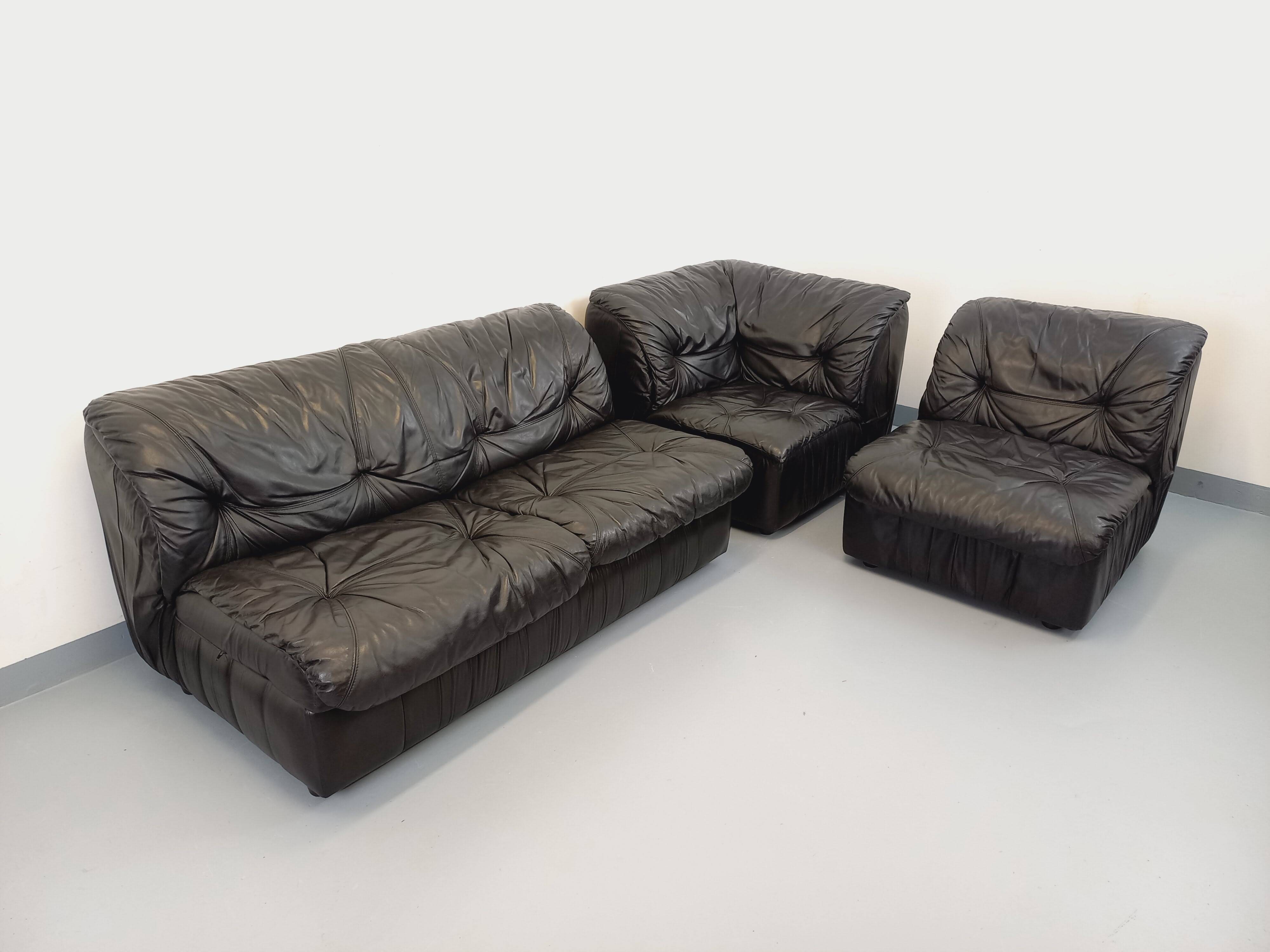 Vintage corner sofa composed of 3 modules in black leather with integrated bed.