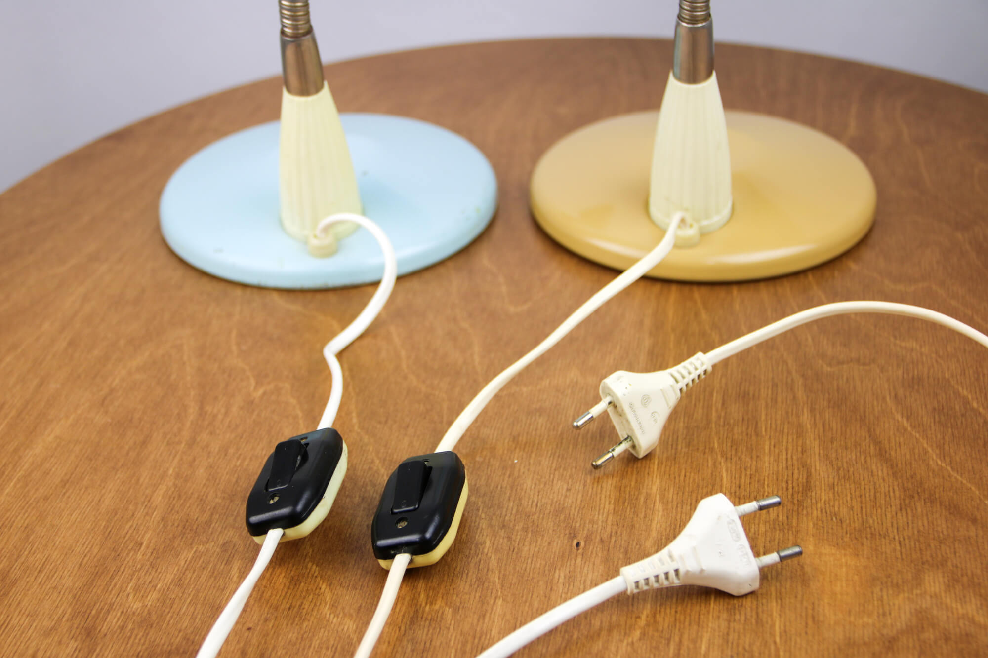 Adjustable Desk Lamp in Blue and Sand Painted Metal and Chrome-Plated Spiral Arm, 1970s, Set of 2