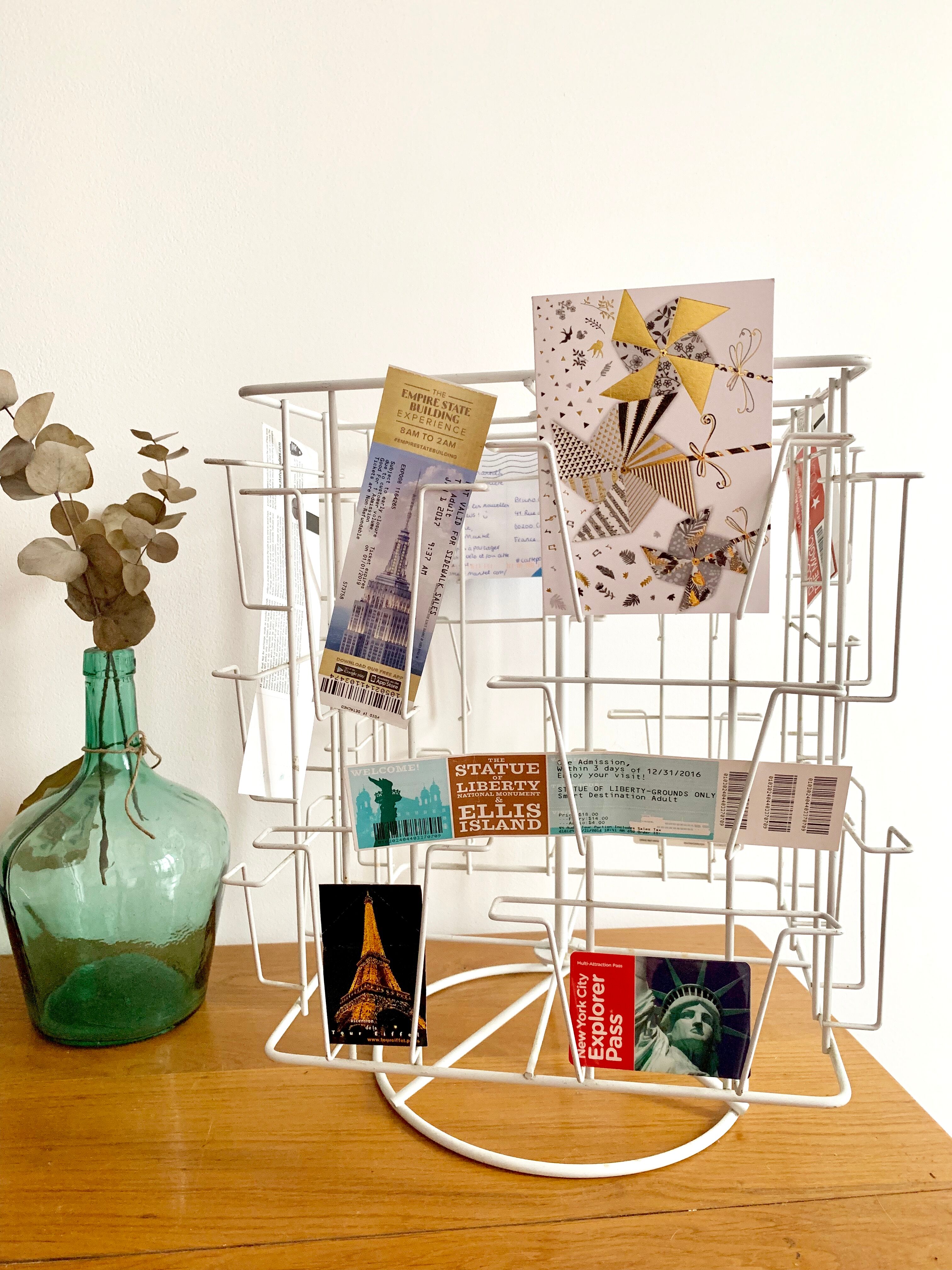 Display turnstile postcards