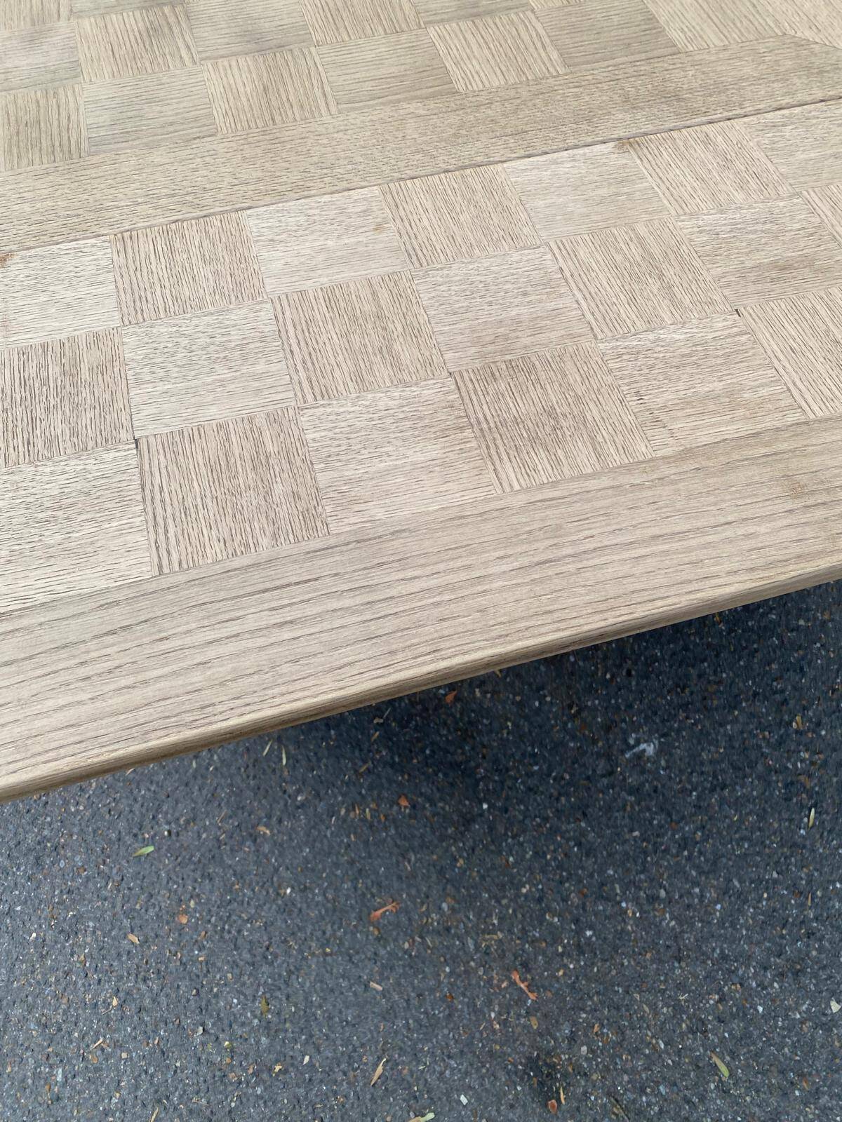 Table à manger extensible Louis XIII décapée en chêne années 50