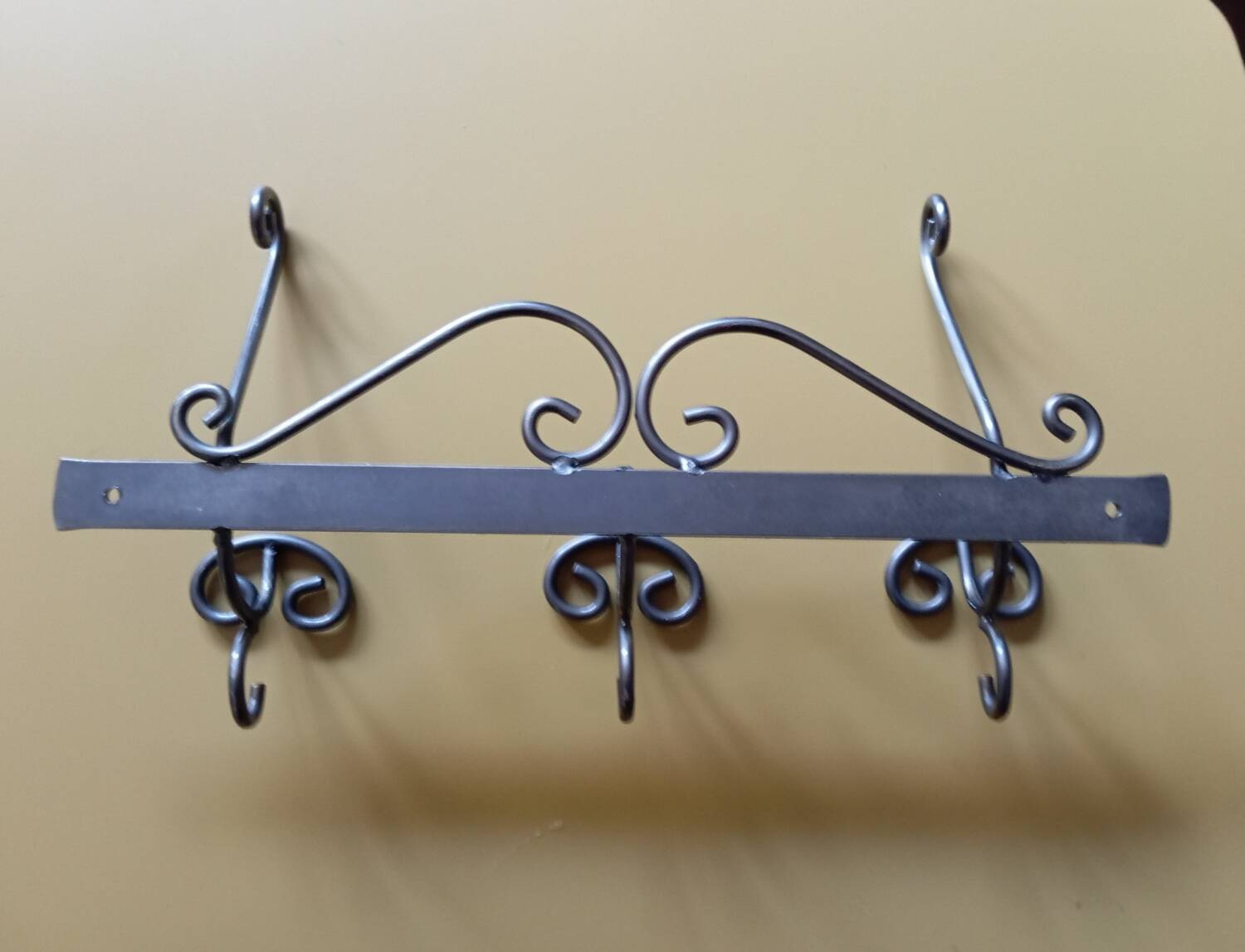 Wall-mounted coat rack with 3 hooks, brushed brass