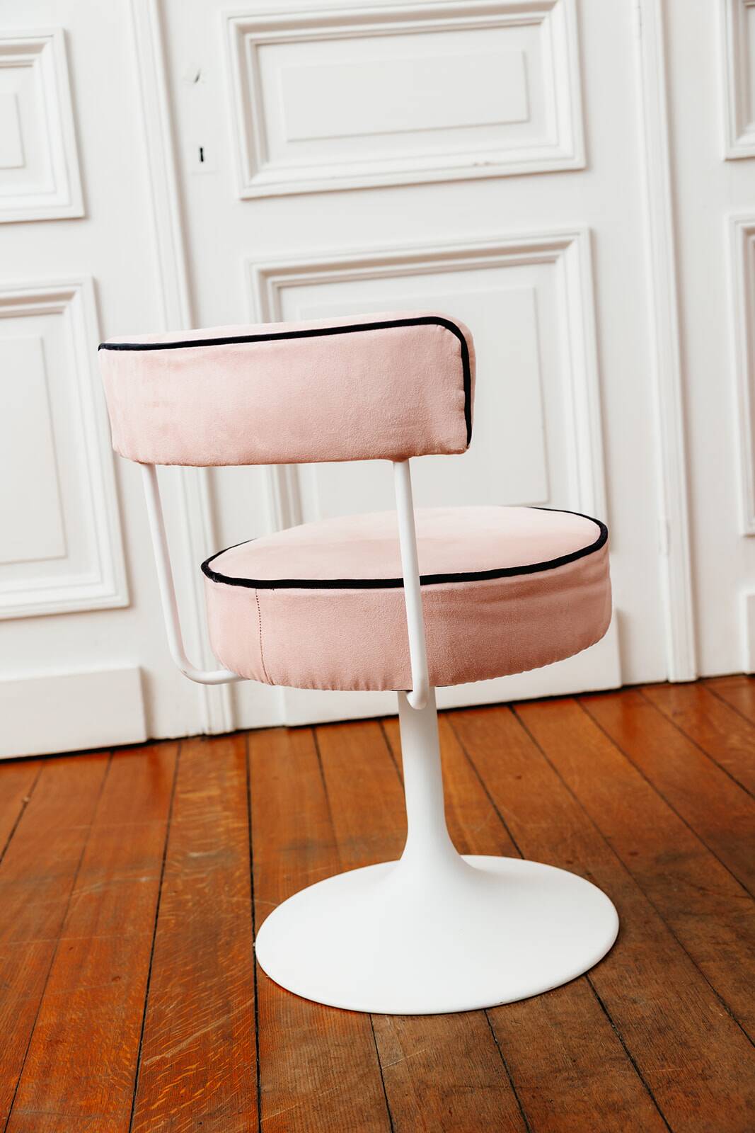 Set of tulip stools and chairs, 1960