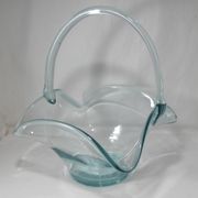 Corbeille en verre forme panier