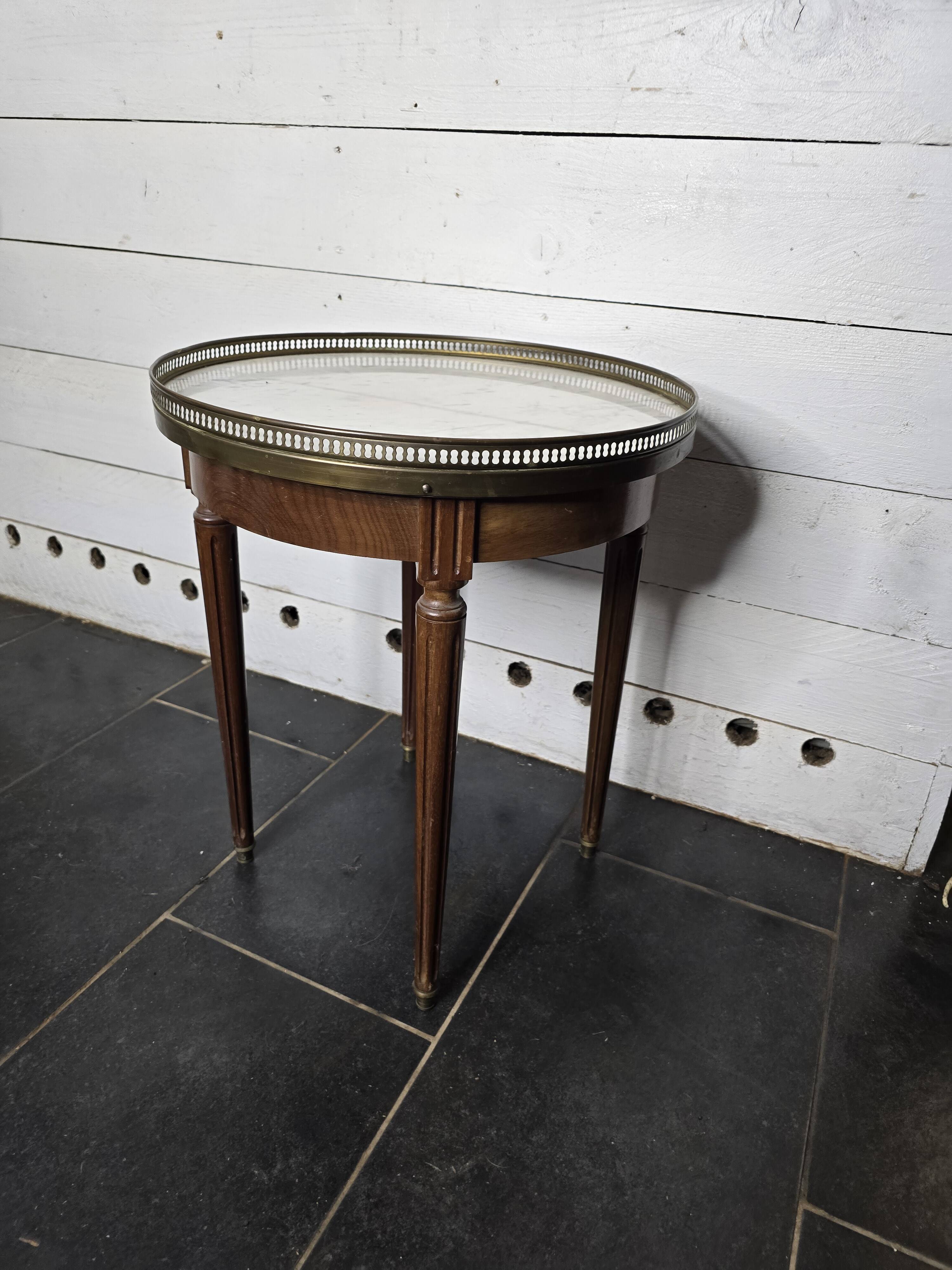 Table bouillotte style Louis XVI en acajou