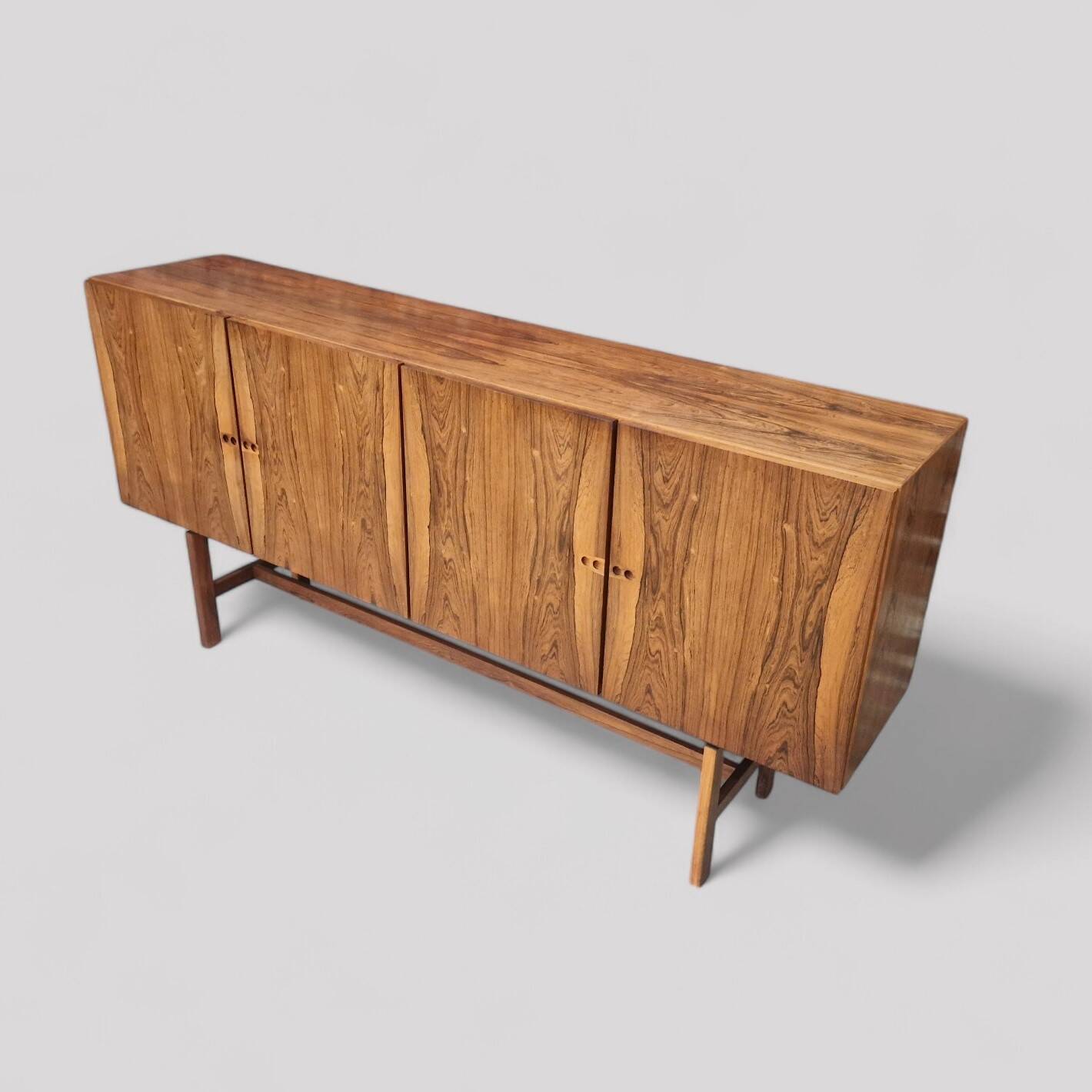 Vintage Scandinavian sideboard in rosewood dlg Arne Vodder