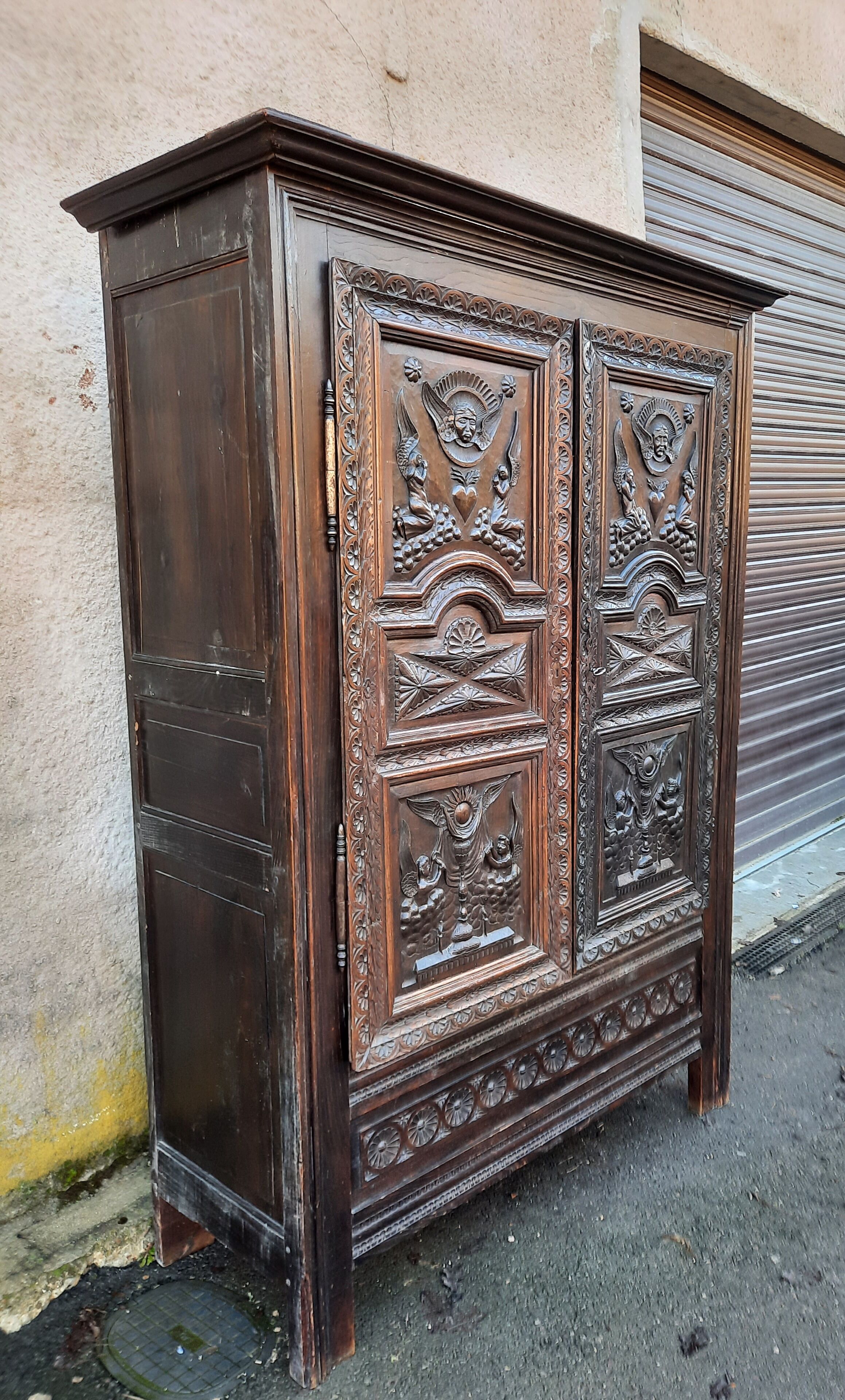 Armoire bretonne du pays de Léon du 19 ème siècle