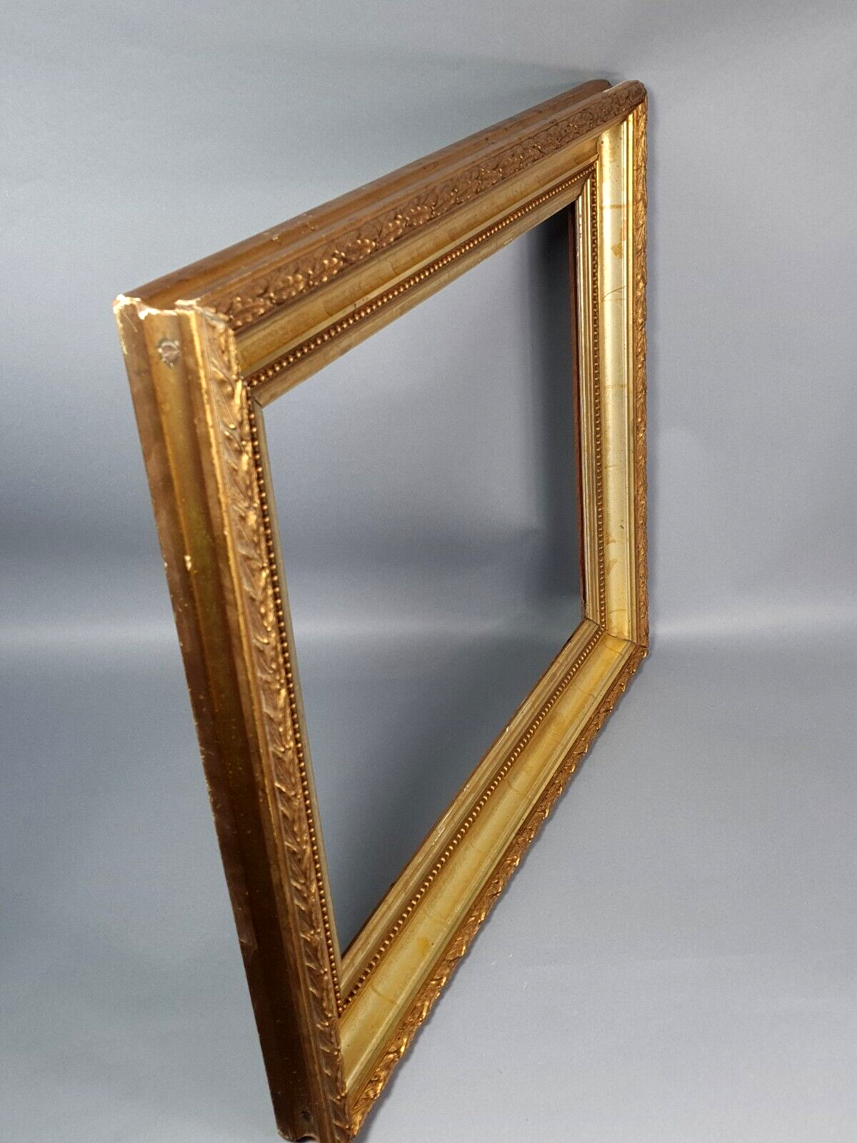 Frame nineteenth century wood stucco gilding gold leaf 70x62 cm, foliage 54x46 cm SB