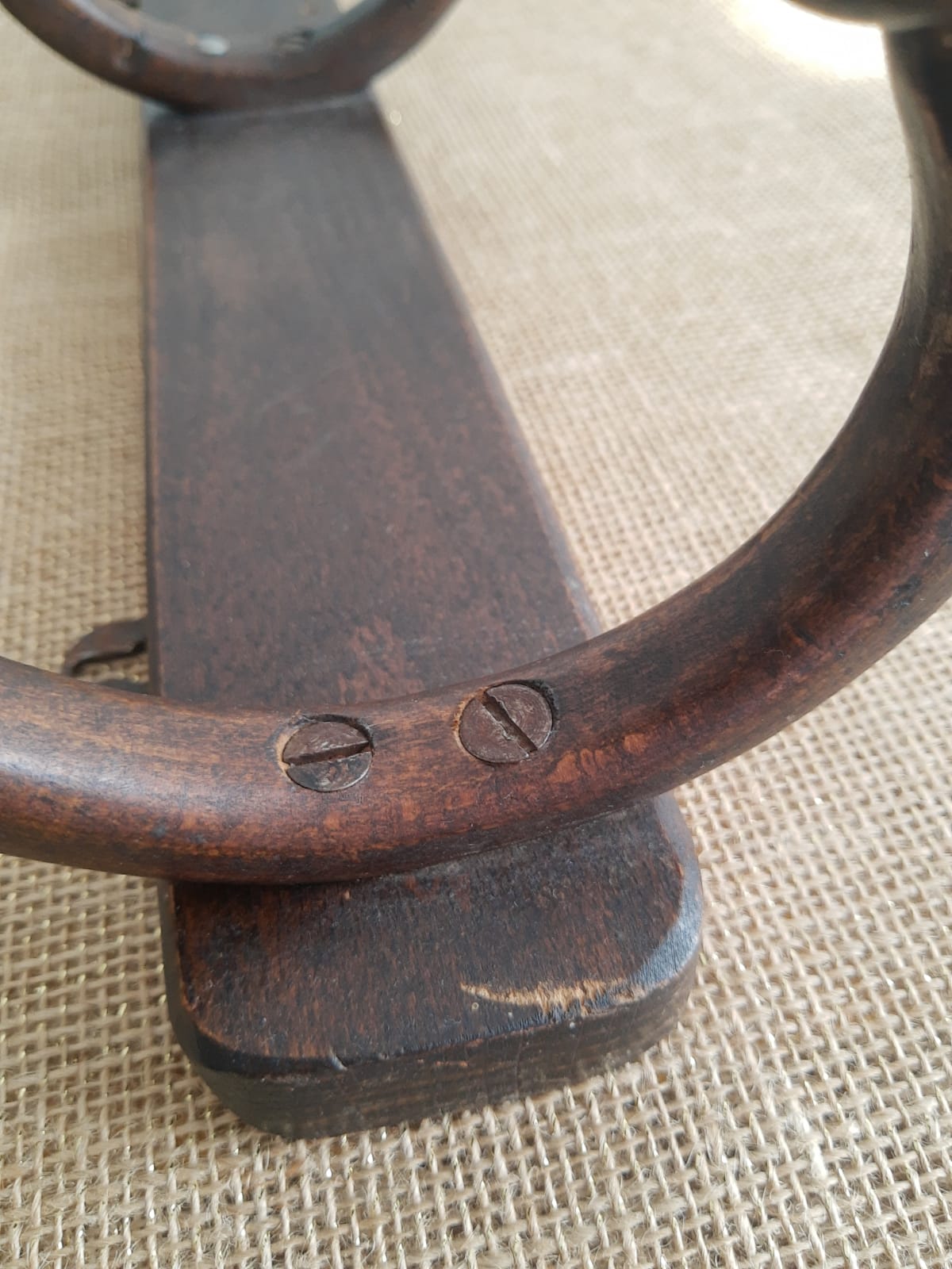 Wall coat rack in curved wood 3 pateres