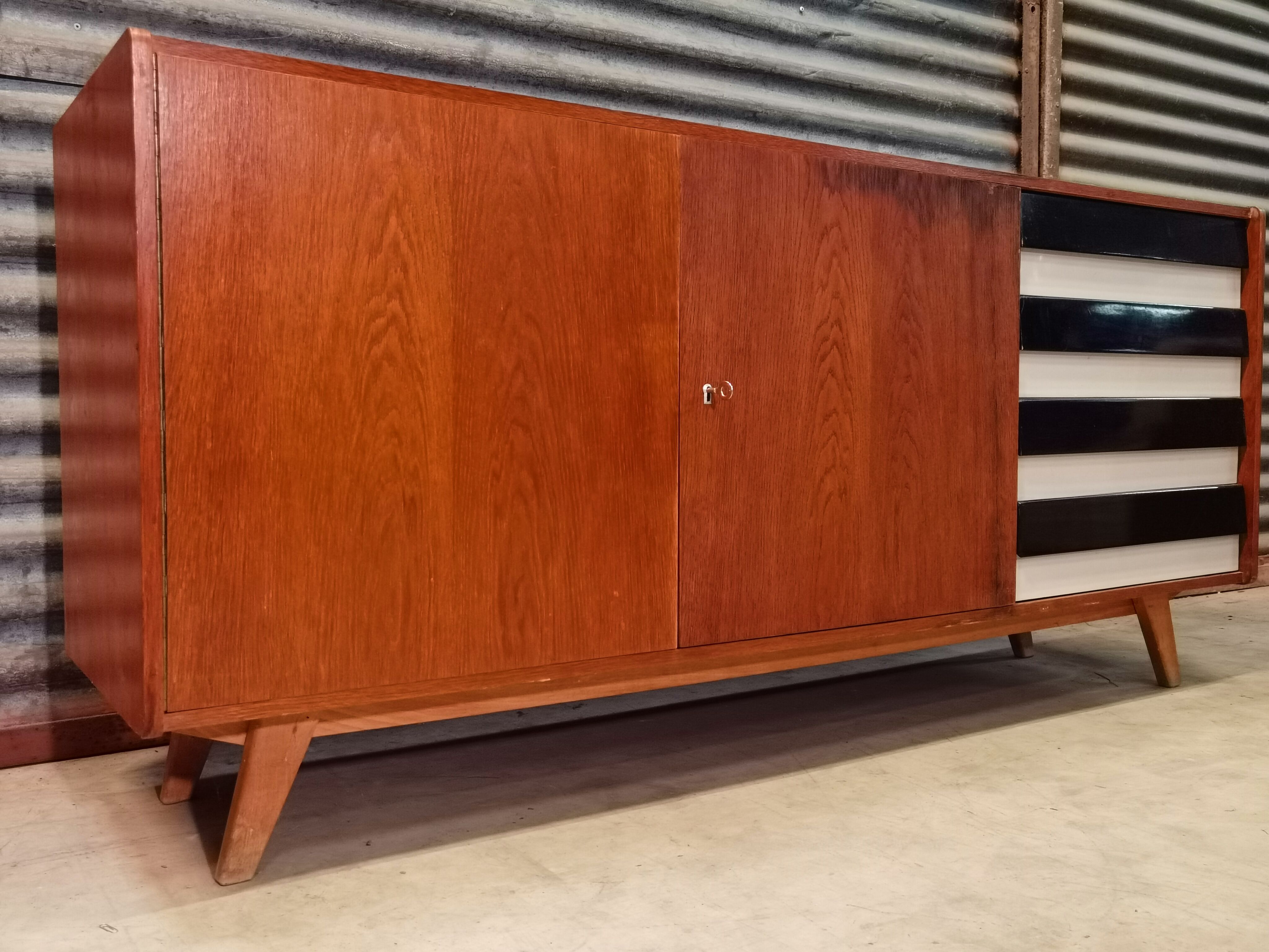 Enfilade U-460 de Jiri Jiroutek par Interier Praha