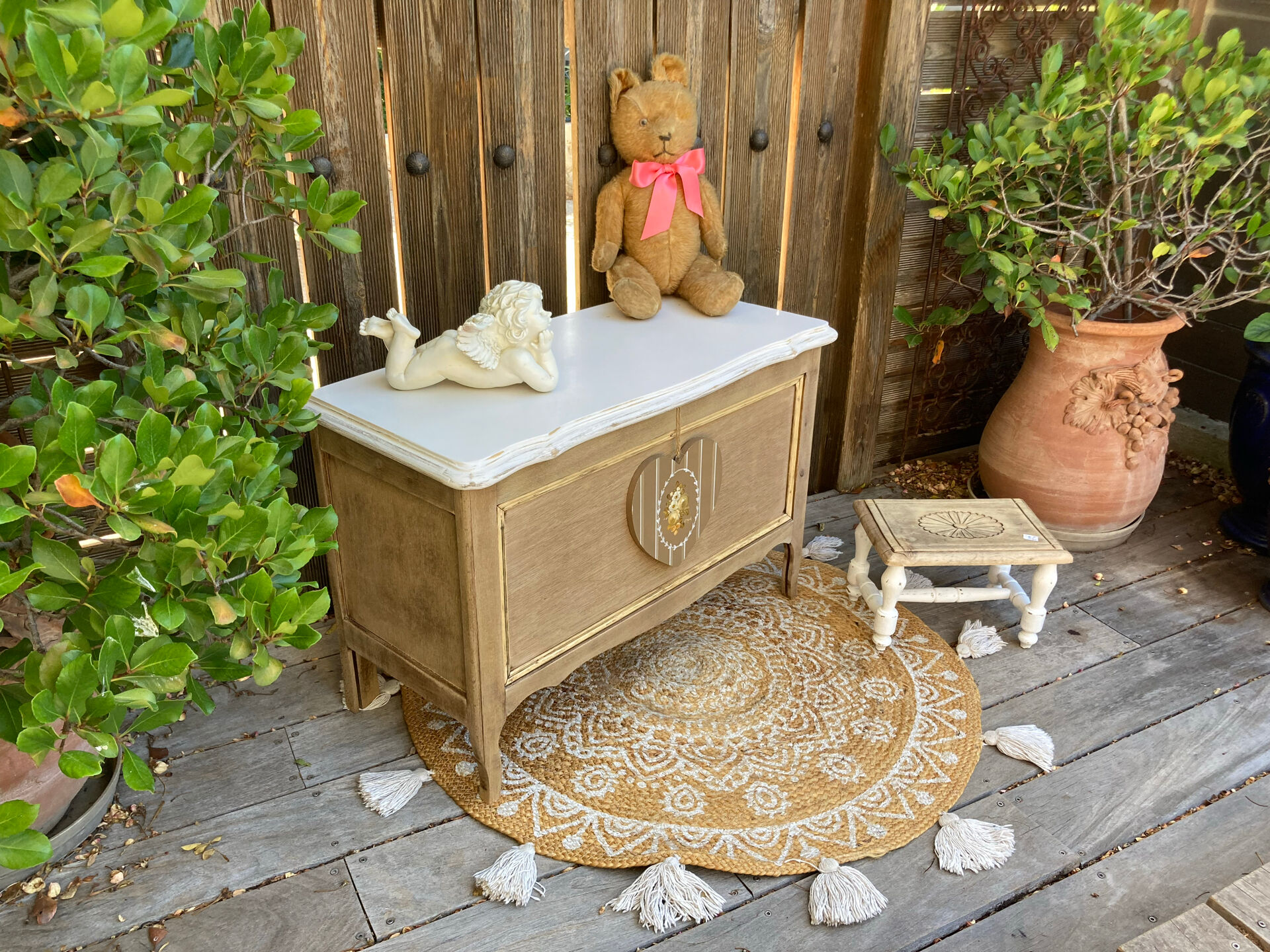 Very nice vintage heart toy chest in L. Ashley removable style.