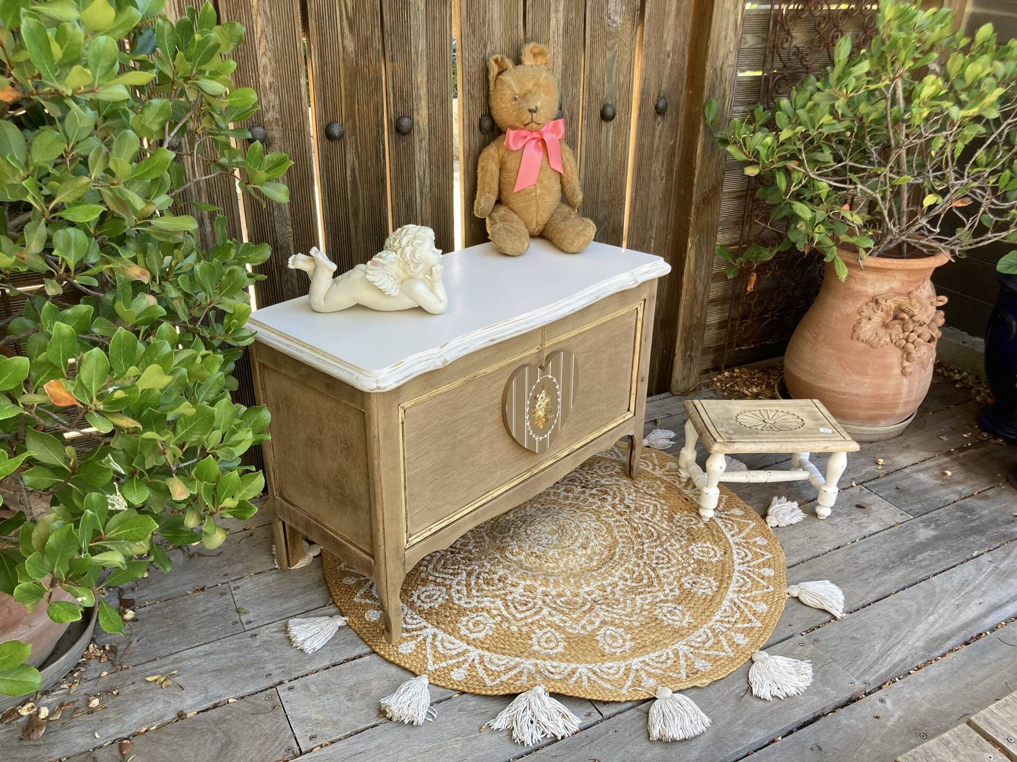 Very nice vintage heart toy chest in L. Ashley removable style.