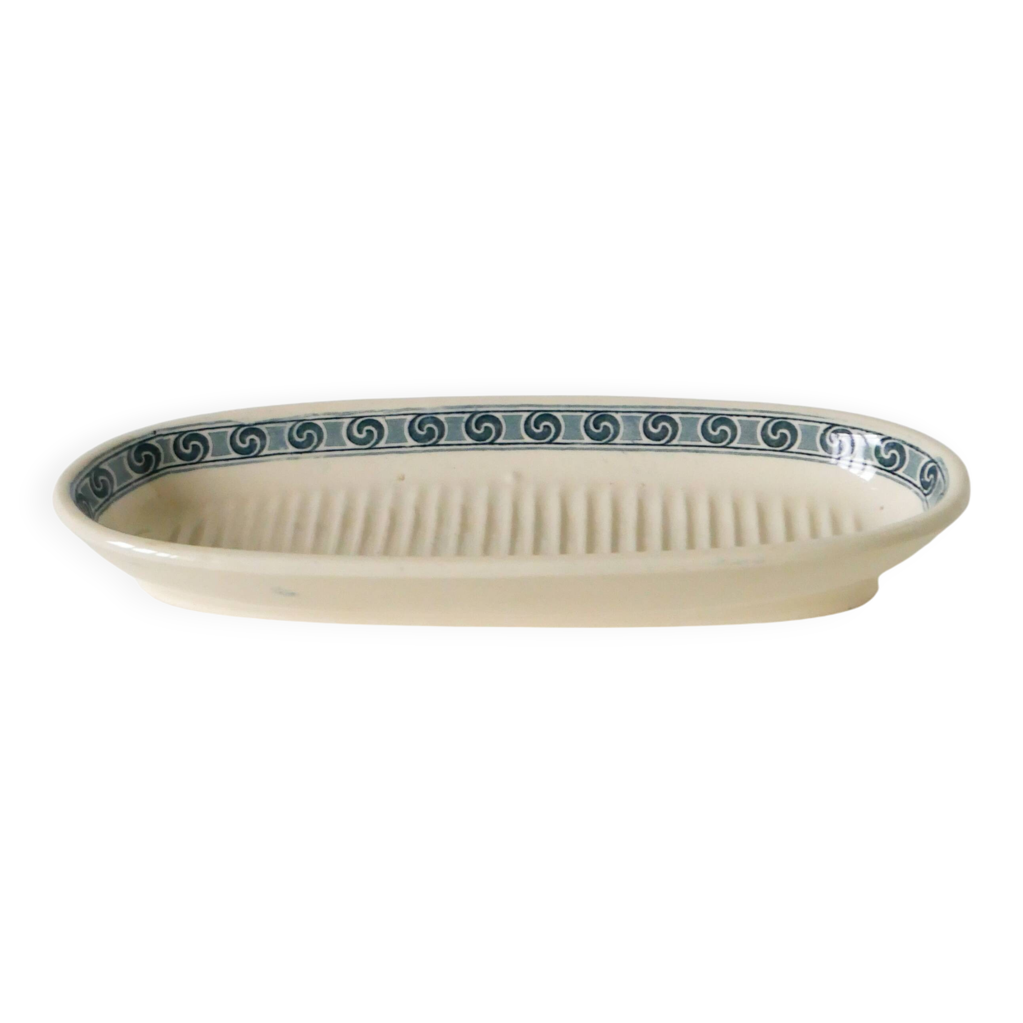 Large ironstone soap dish, Saint-Amand, "Thais" model, 19th century