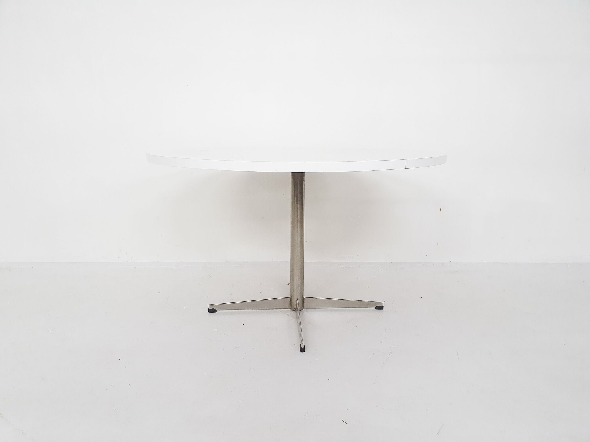 Round pastoe dining table, The Netherlands 1966
