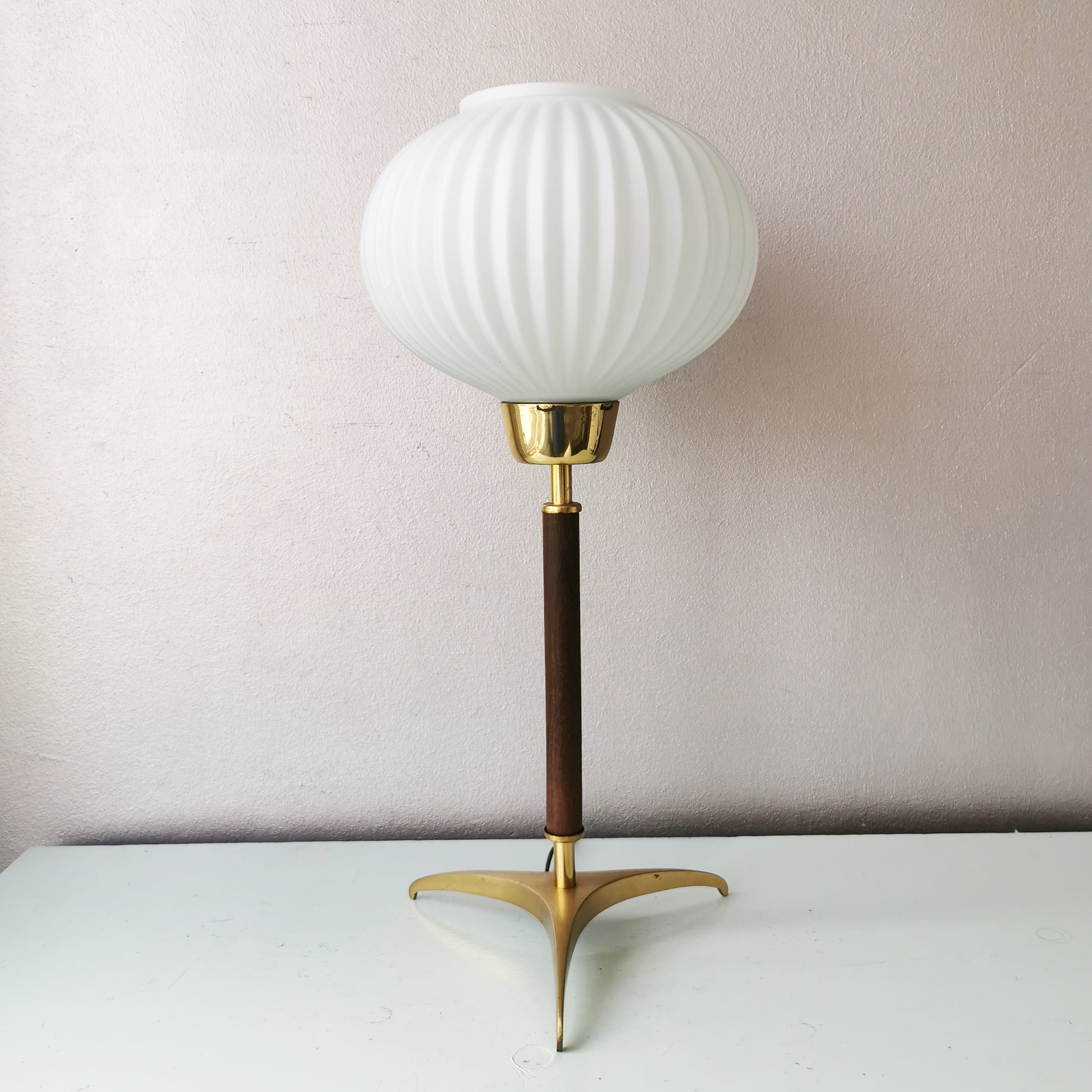 Mid Century tripod table lamp with pleated glass shade