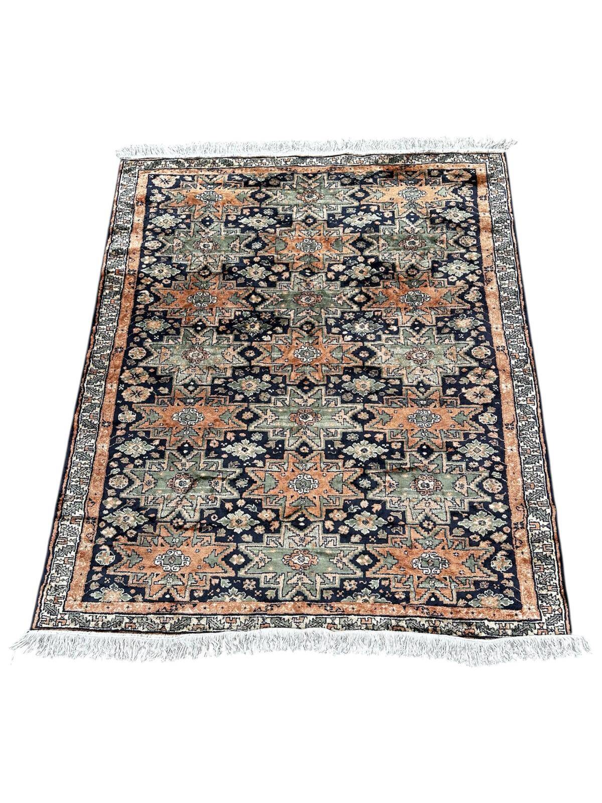 Oriental style rug 170cm x 140cm