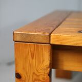 Table basse en pin. France, circa 1970