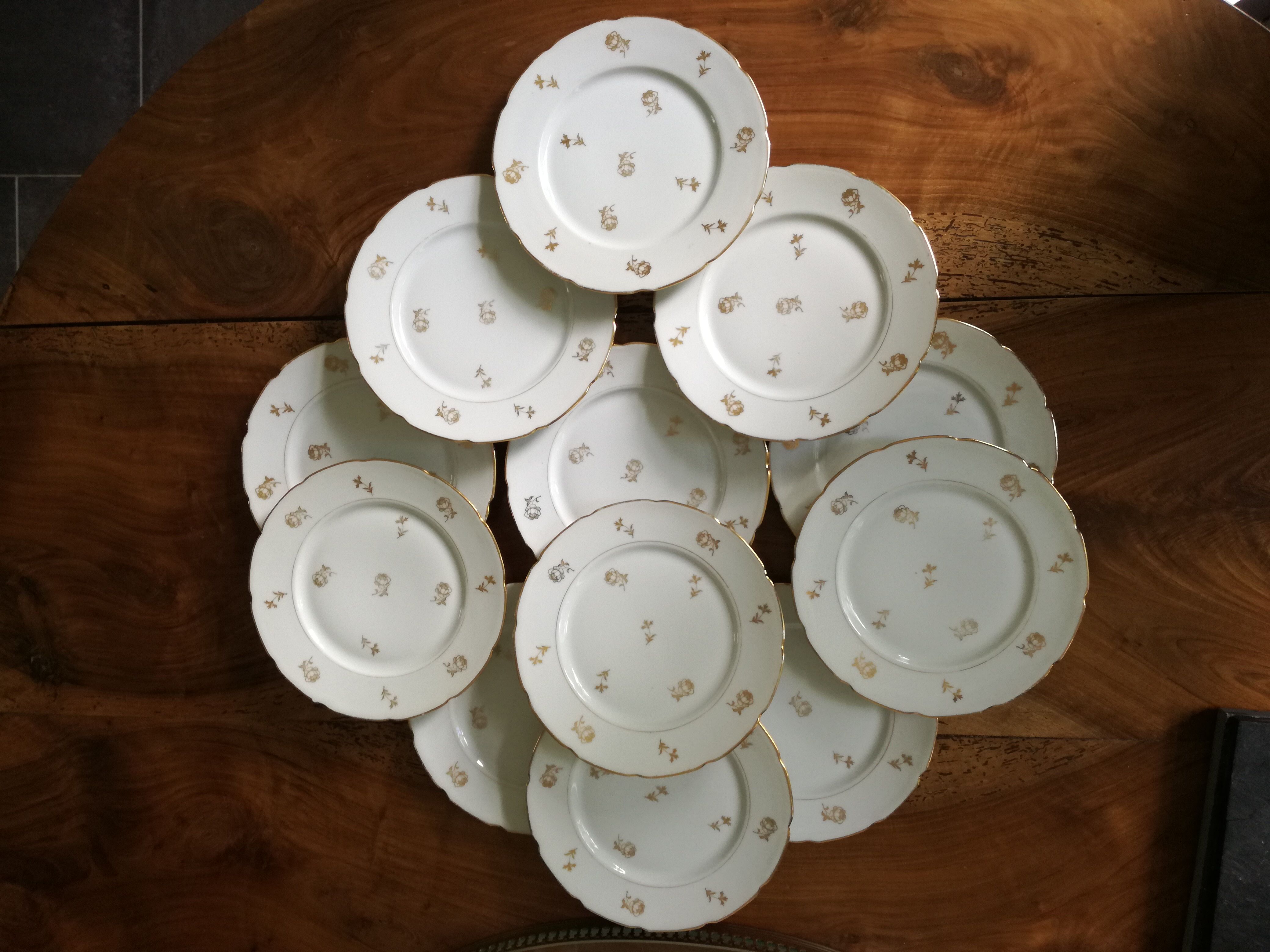 12 dessert plates in Limoges porcelain