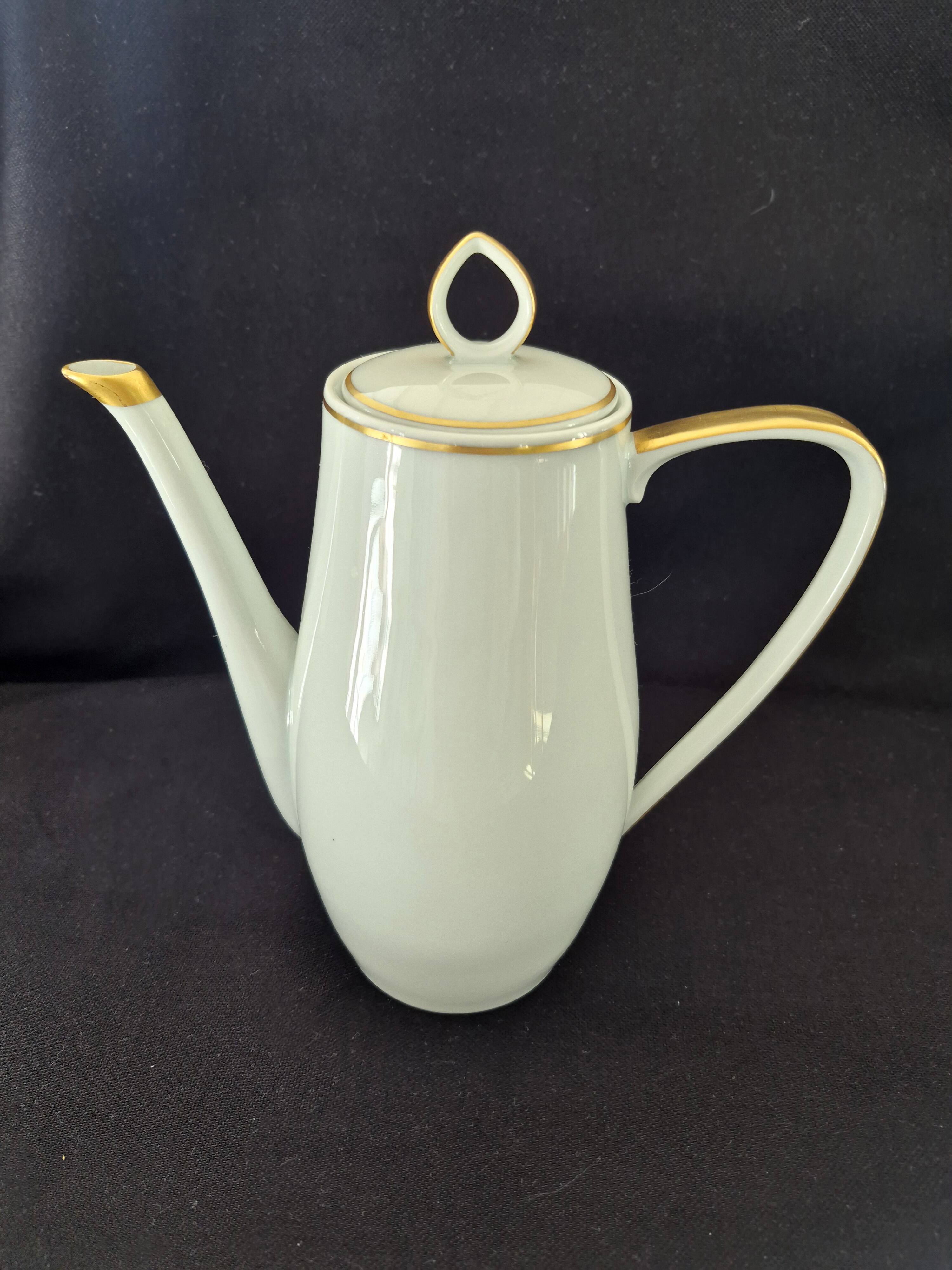Teapot pouring porcelain from Limoges Chastagner & Cie A432