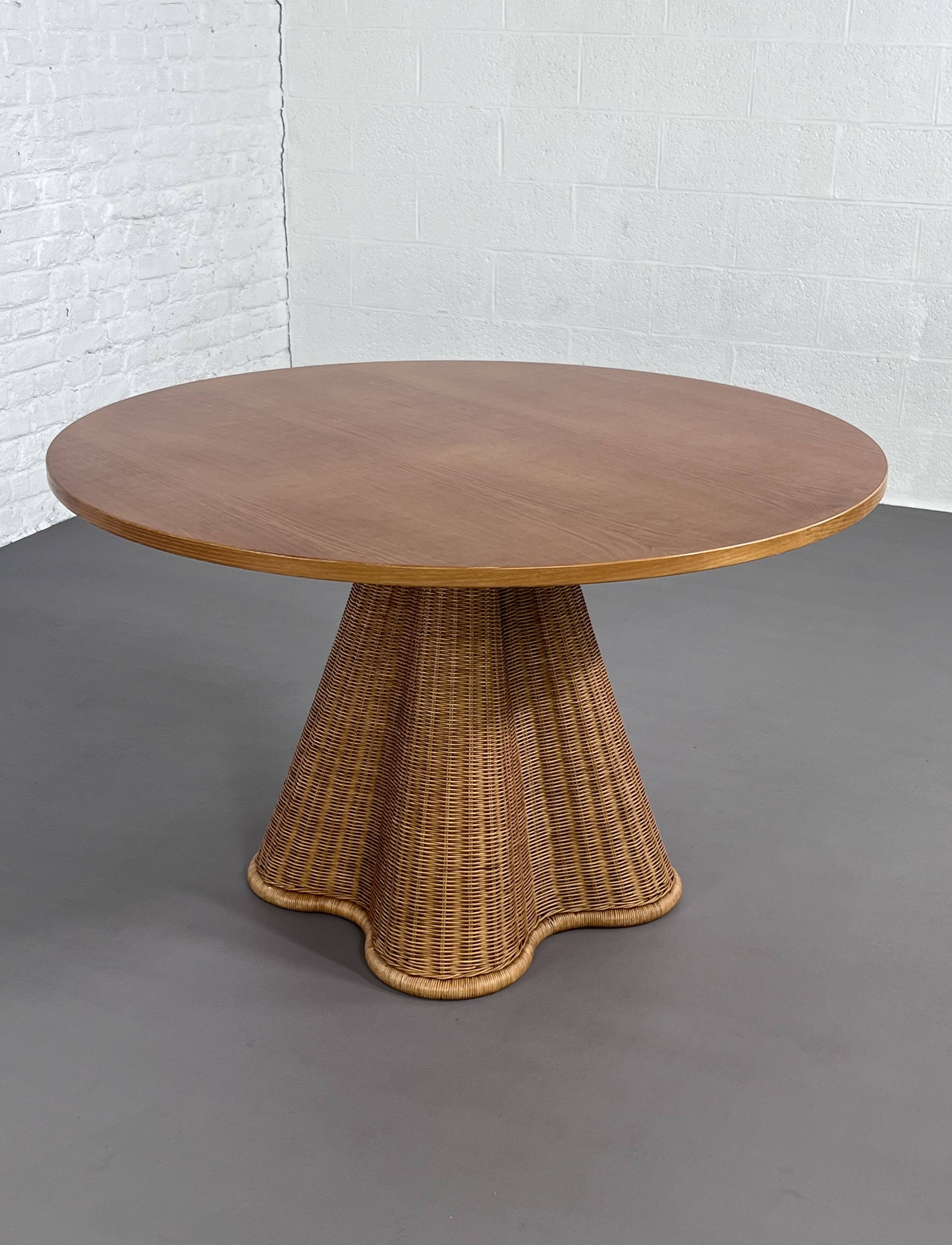 Italian design round table in wood and rattan