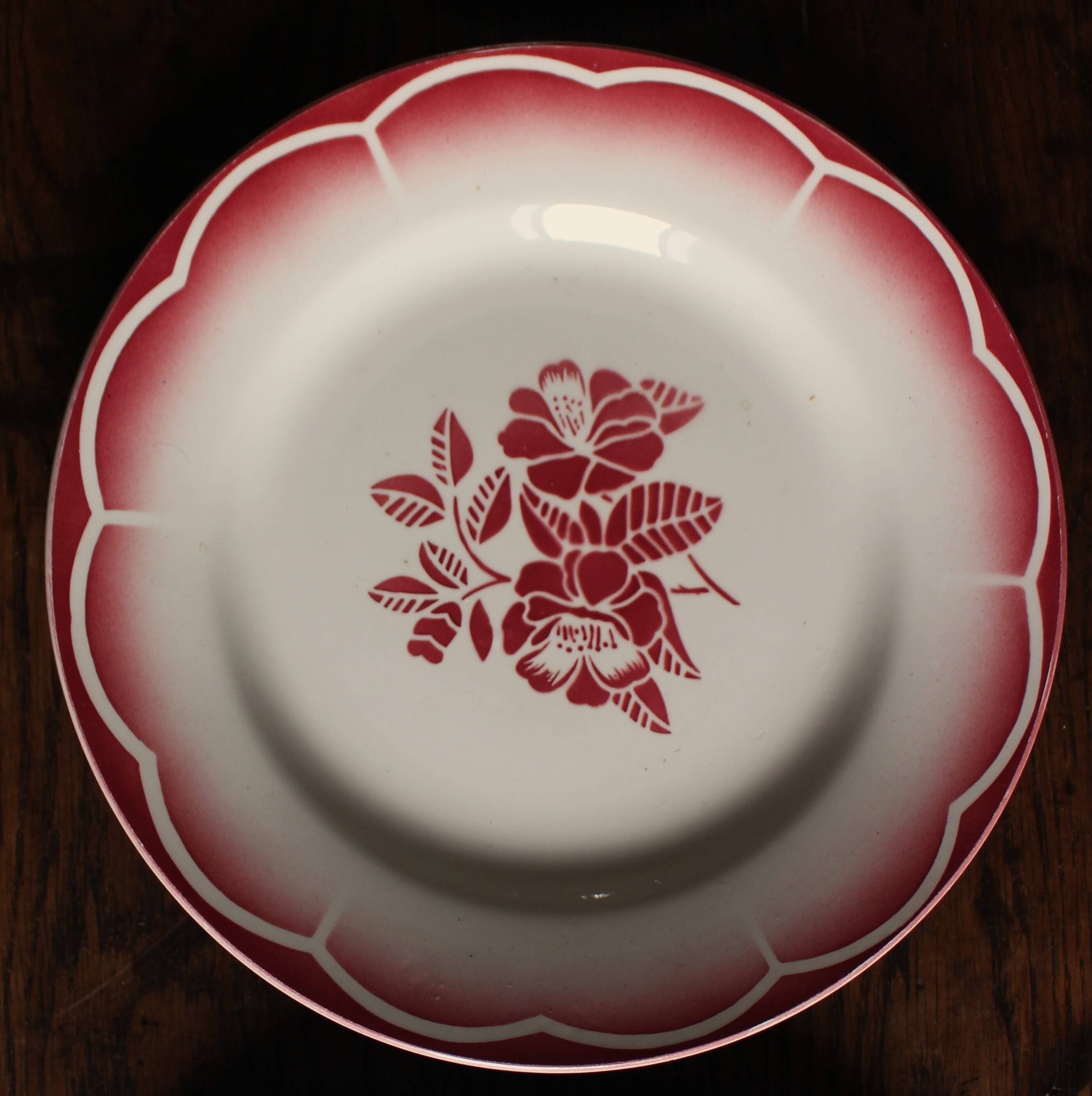 6 mismatched dinner plates
