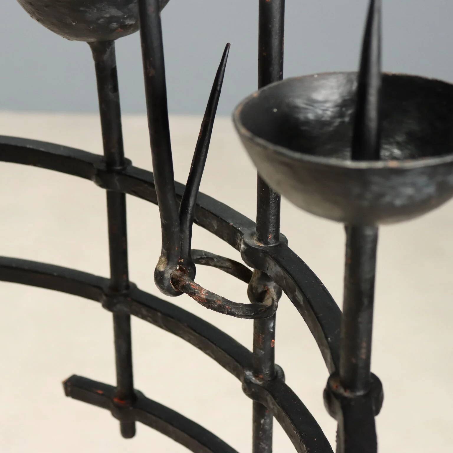 Lustre en fer forgé par Alberto Gerardi