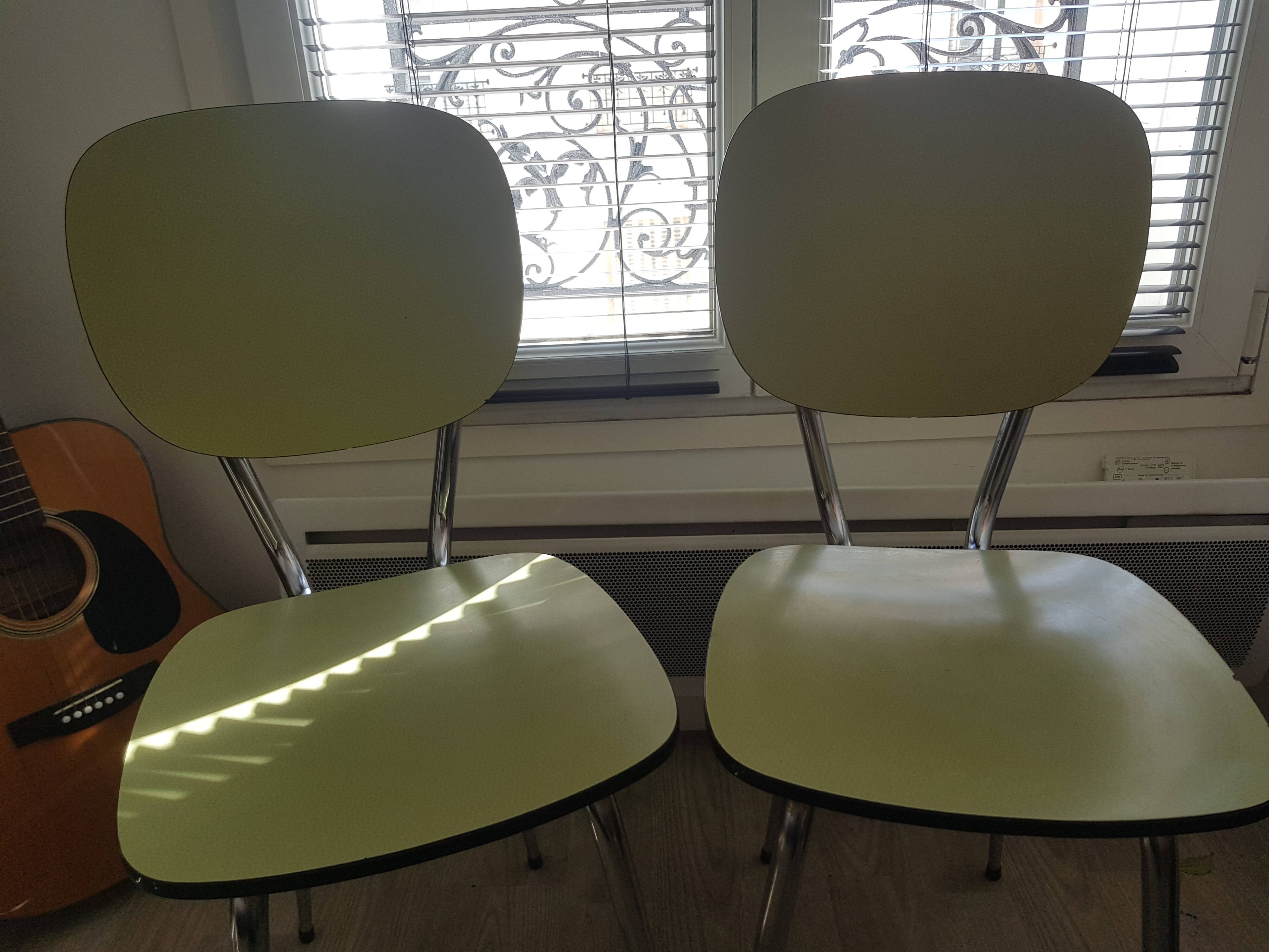 Lot de 2 chaises en formica
